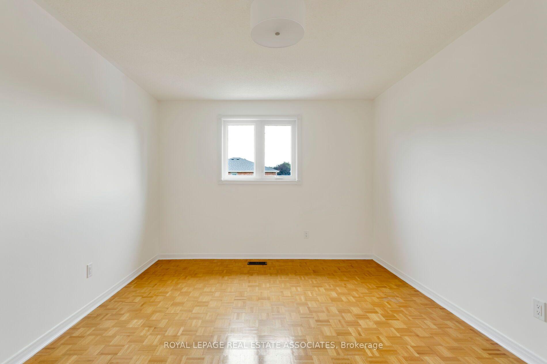 Photo 39 of 1410 Wakehurst Crescent, Oakville, Clearview — HOMEH