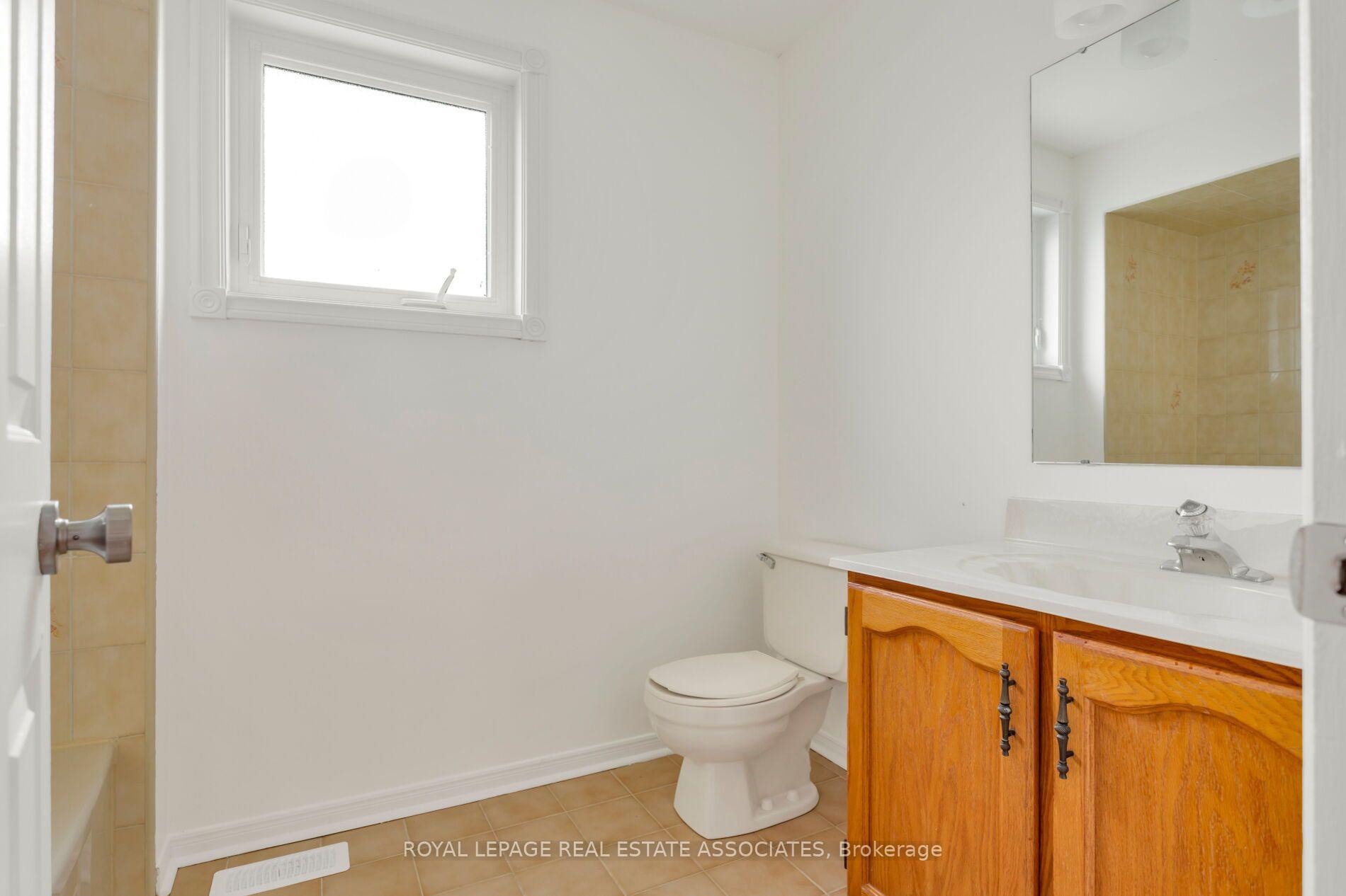 Photo 44 of 1410 Wakehurst Crescent, Oakville, Clearview — HOMEH