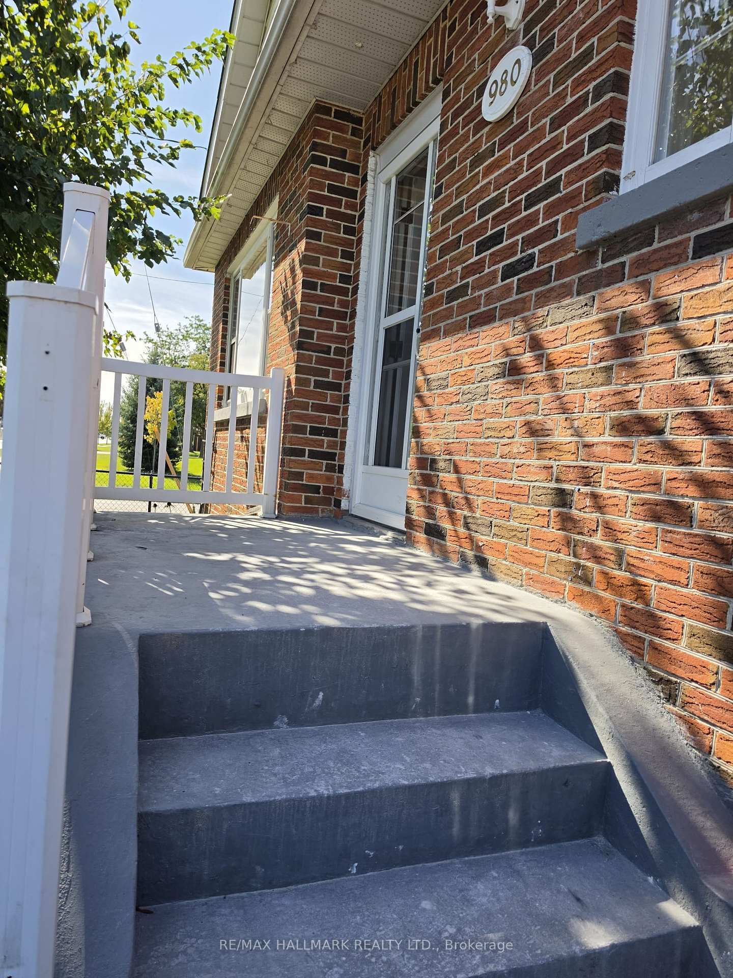Photo 2 of 980 Glen Street, Oshawa, Lakeview — HOMEH