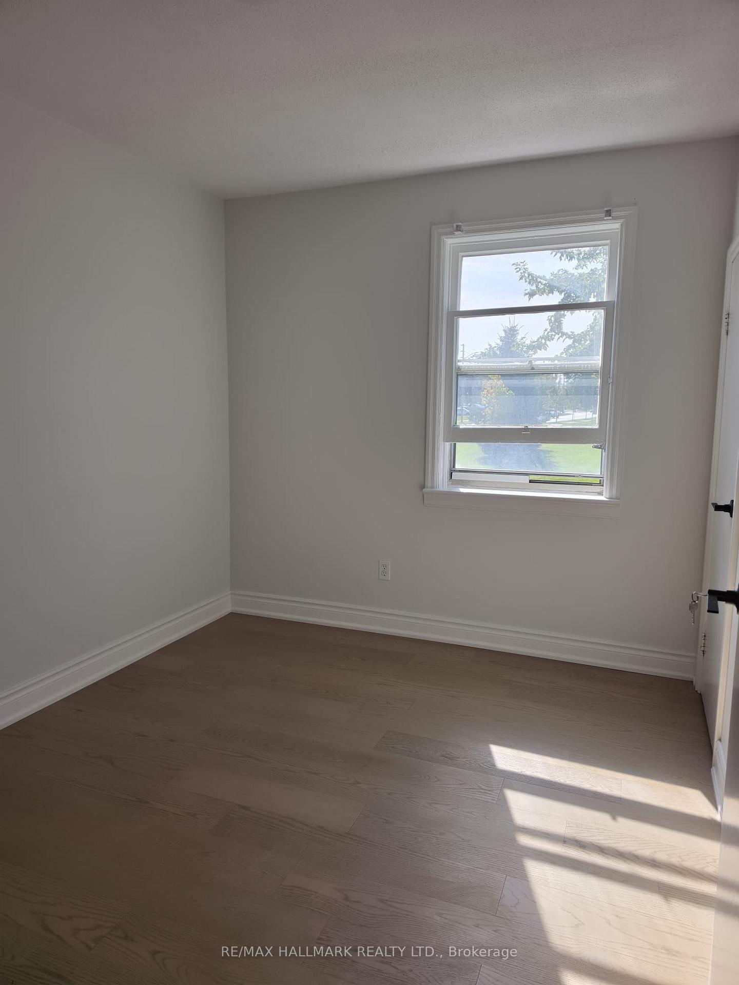 Photo 16 of 980 Glen Street, Oshawa, Lakeview — HOMEH