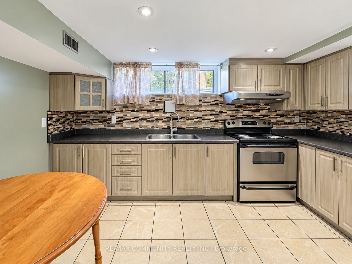 Photo 7 of 75 Kootenay Crescent, Scarborough, Bendale — HOMEH