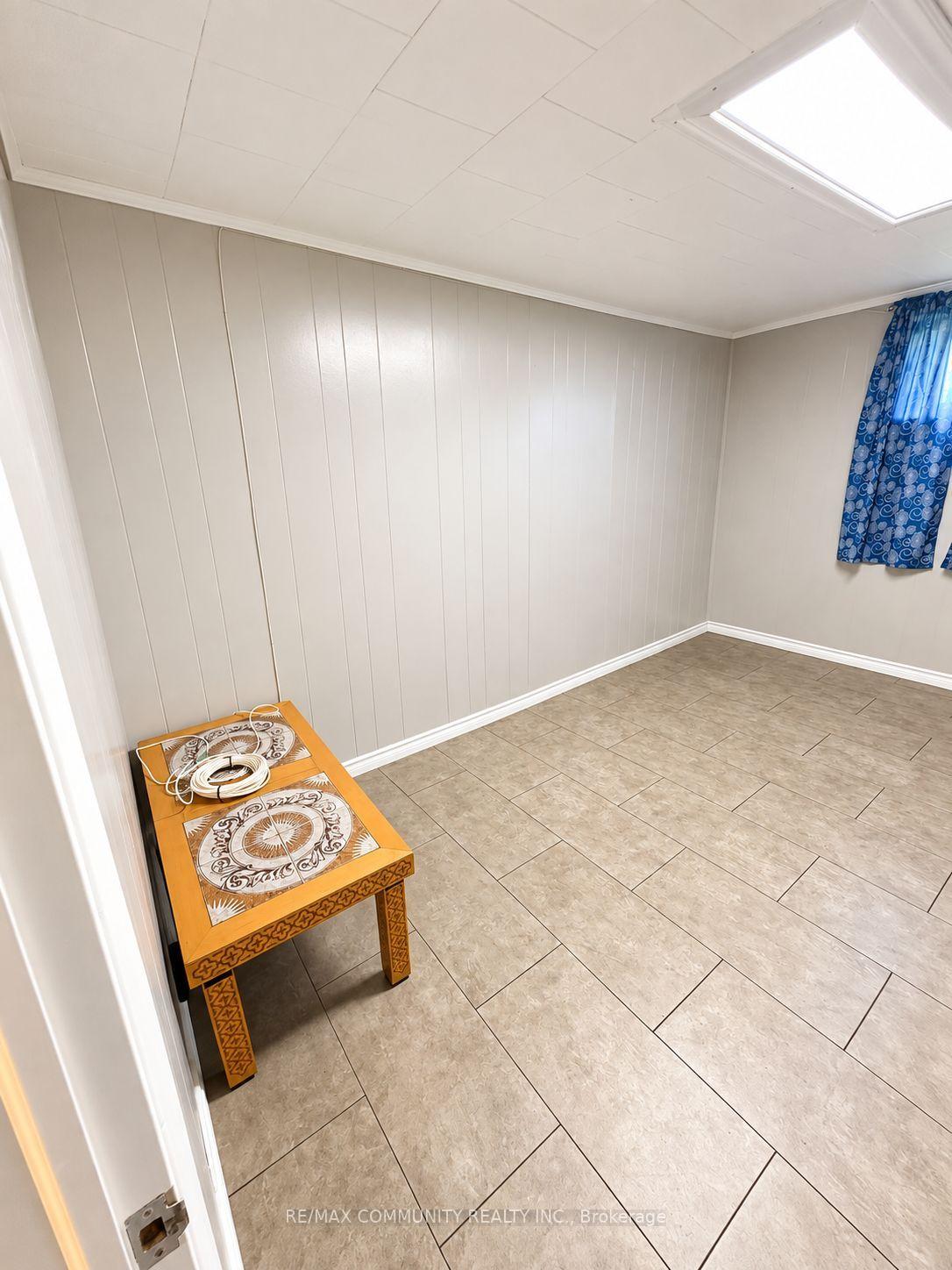 Photo 11 of 75 Kootenay Crescent, Scarborough, Bendale — HOMEH