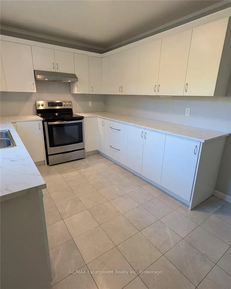 Photo 11 of 193 Mill Street S, Hamilton, Waterdown — HOMEH