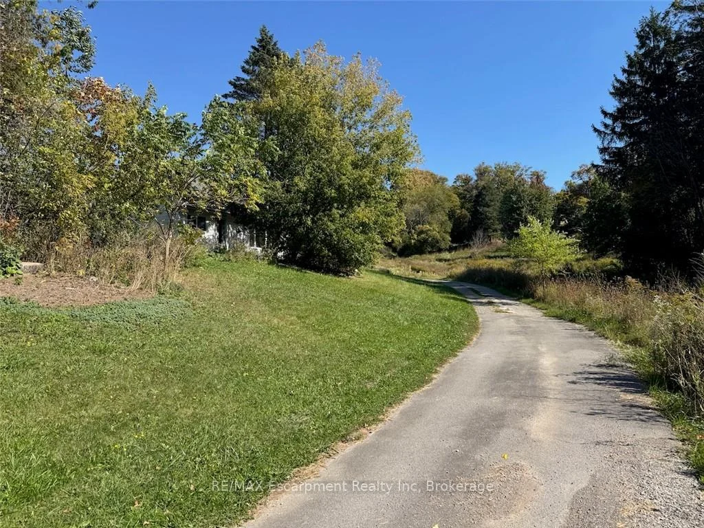Photo 21 of 193 Mill Street S, Hamilton, Waterdown — HOMEH