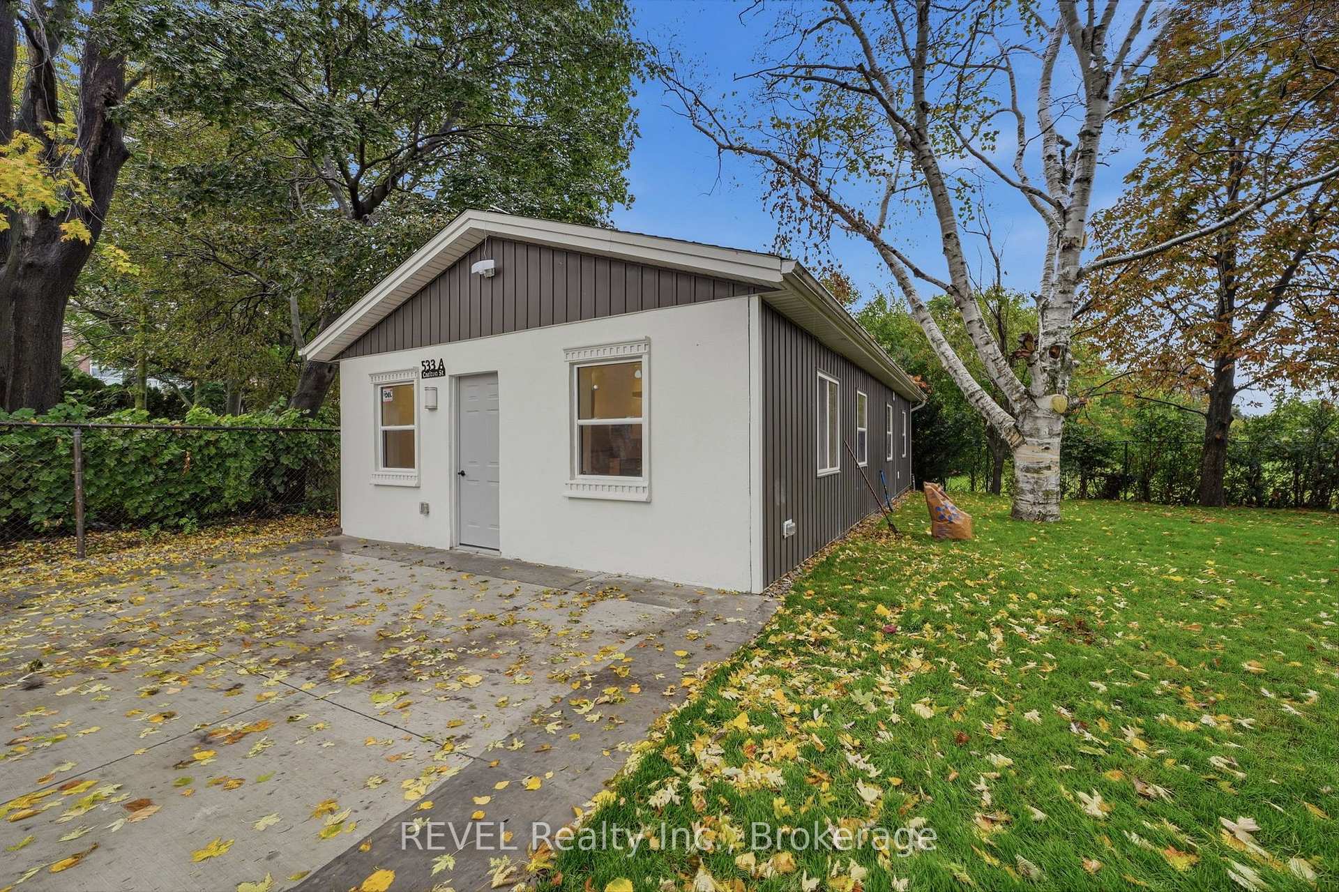 Photo 3 of 533A Carlton Street, St. Catharines, Carlton/Bunting — HOMEH
