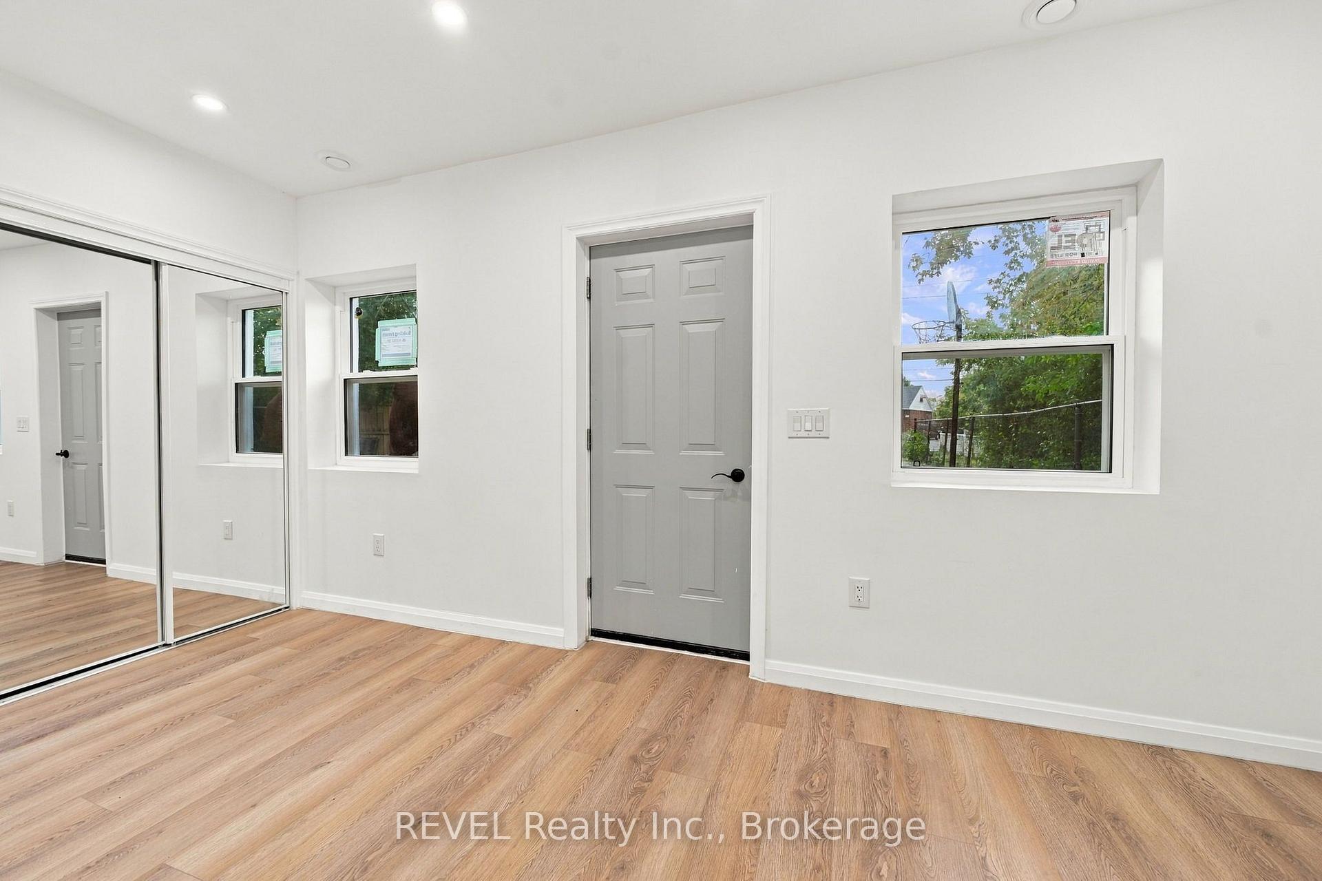 Photo 4 of 533A Carlton Street, St. Catharines, Carlton/Bunting — HOMEH