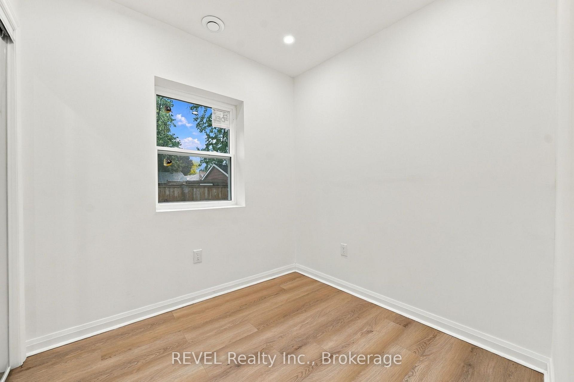Photo 11 of 533A Carlton Street, St. Catharines, Carlton/Bunting — HOMEH