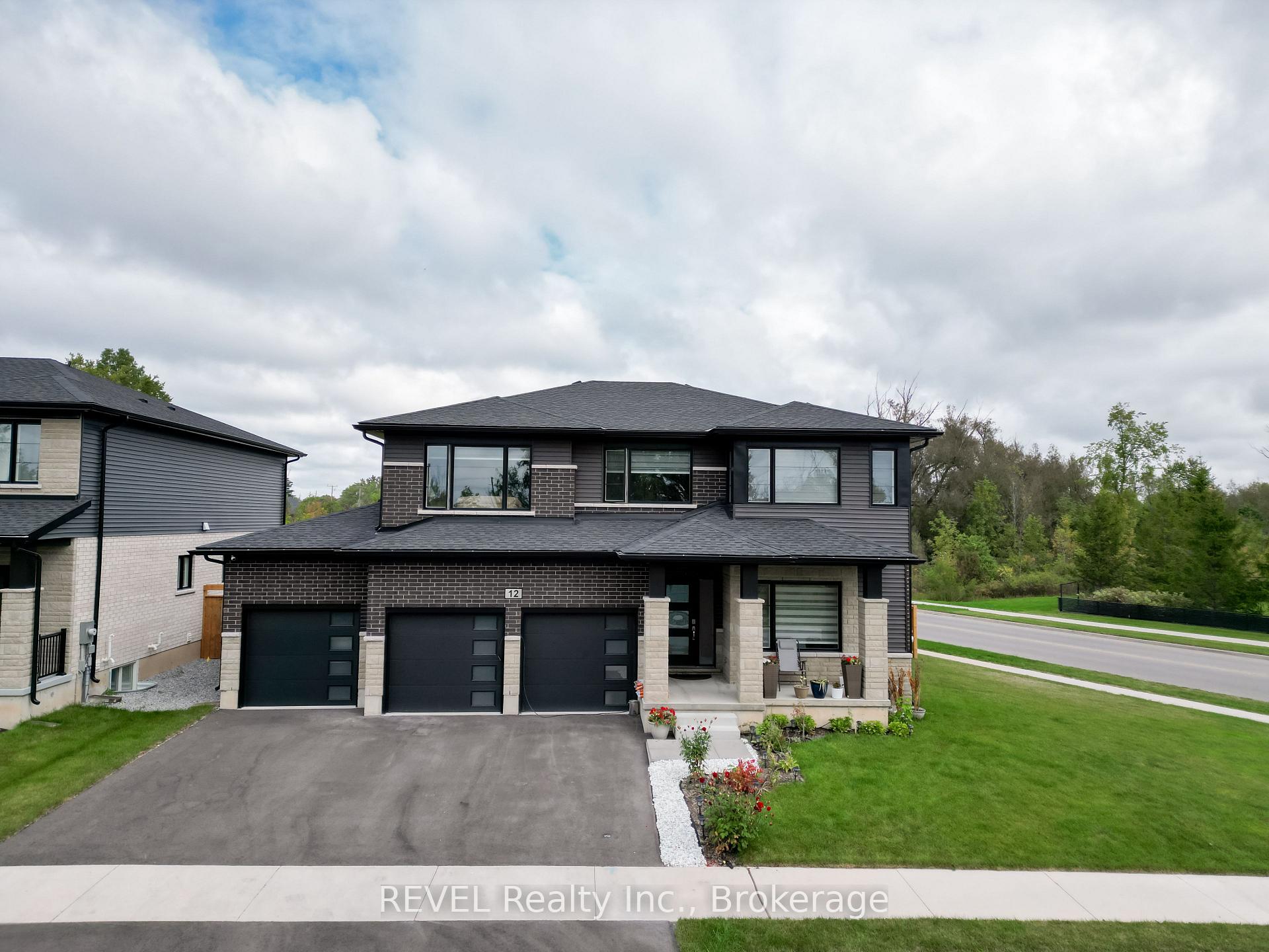 Photo 2 of 12 Westcott Road, Welland, West Welland — HOMEH