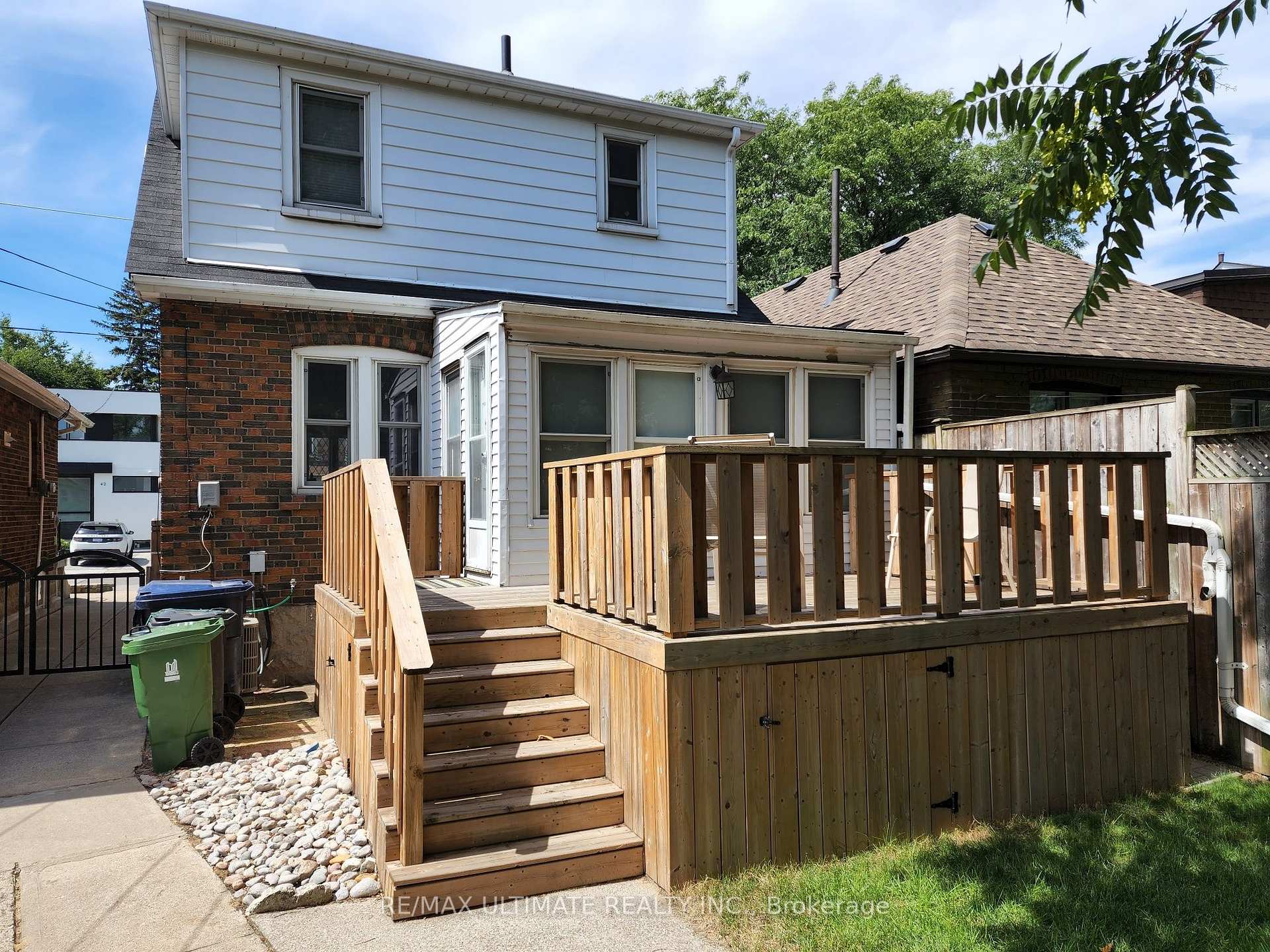 Photo 3 of 45 Warland Avenue, Toronto, East York — HOMEH