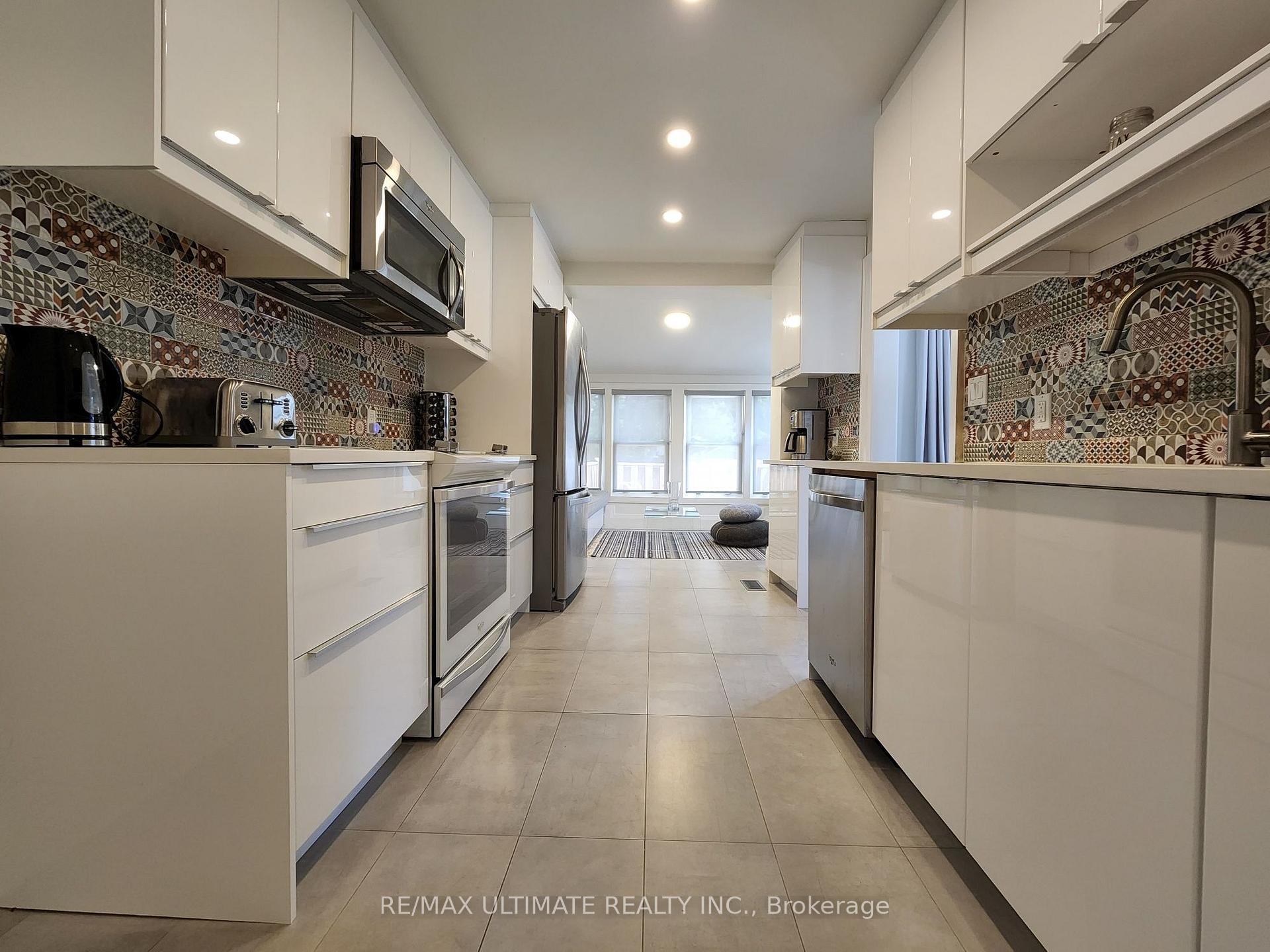 Photo 5 of 45 Warland Avenue, Toronto, East York — HOMEH