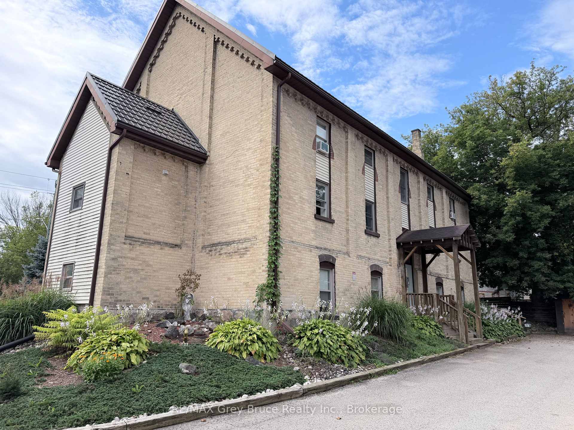 Photo of Unit Unit 5, 108 Queen Street N
