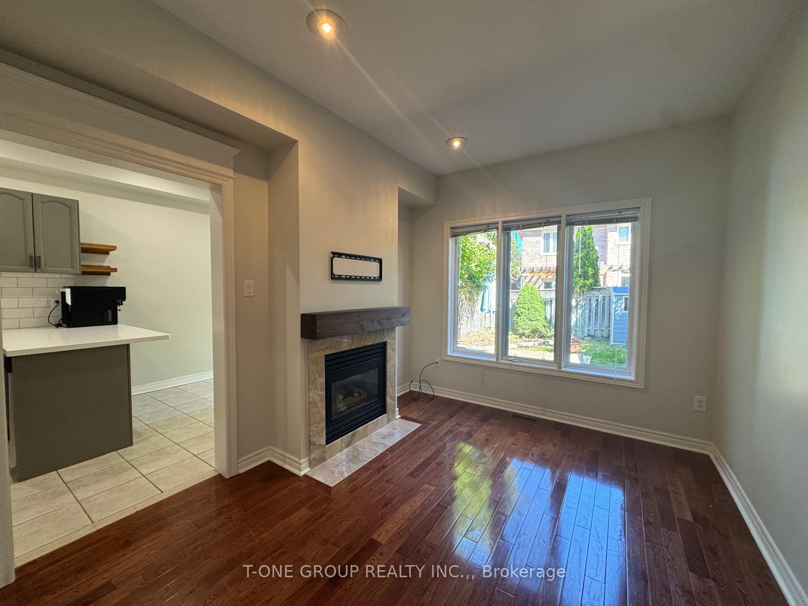 Photo 7 of 138 Denise Circle, Newmarket, Summerhill Estates — HOMEH