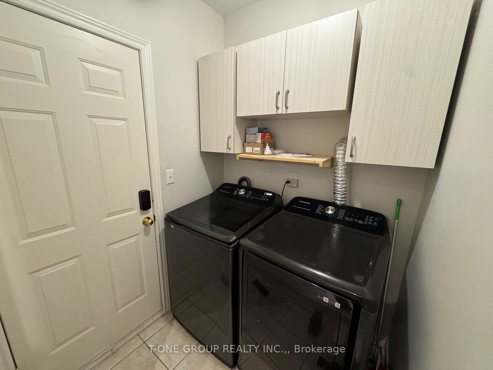 Photo 11 of 138 Denise Circle, Newmarket, Summerhill Estates — HOMEH