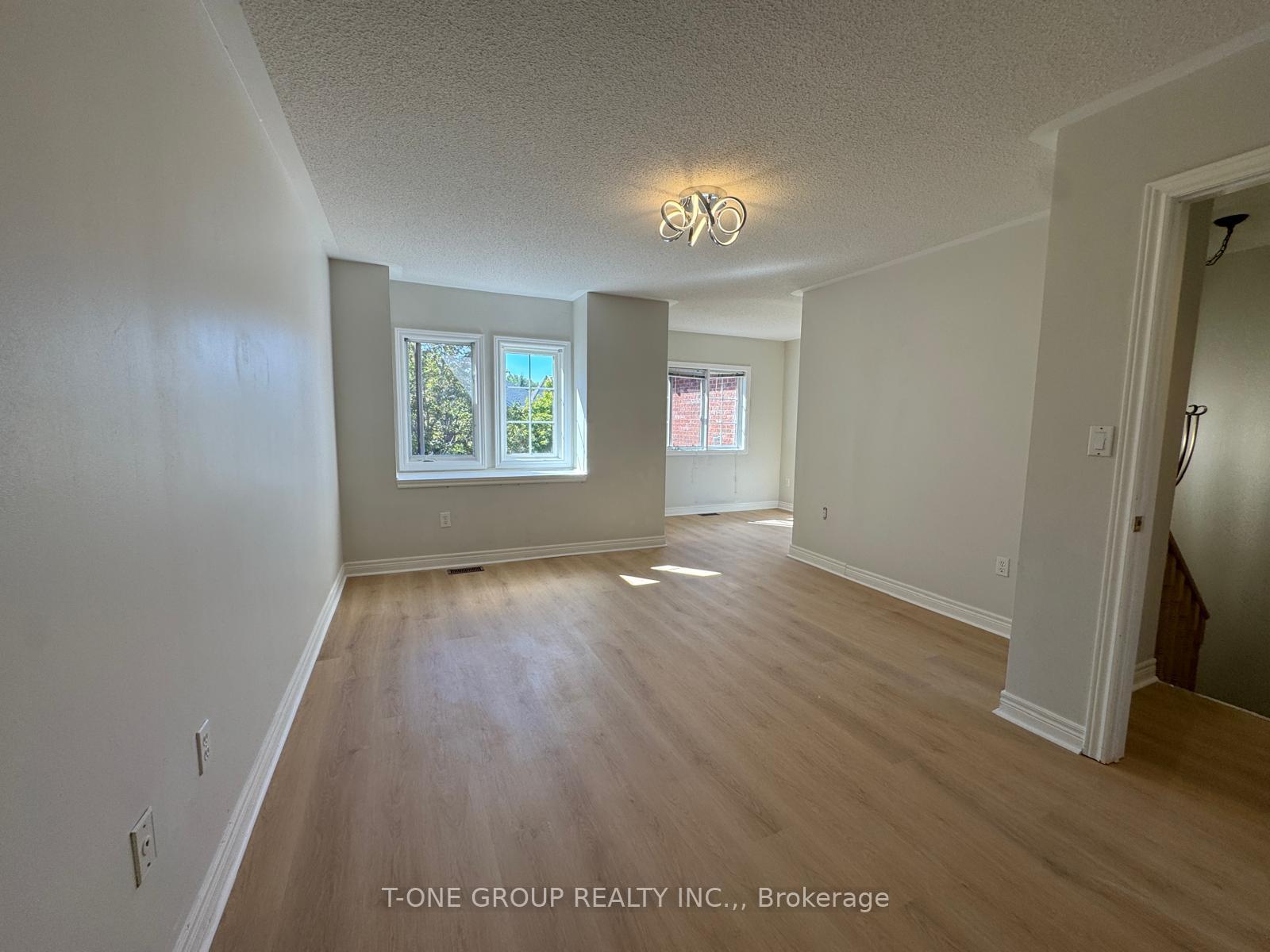 Photo 12 of 138 Denise Circle, Newmarket, Summerhill Estates — HOMEH