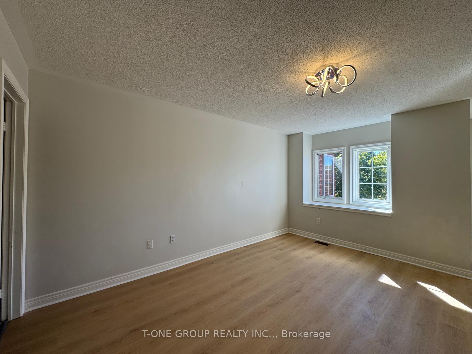 Photo 14 of 138 Denise Circle, Newmarket, Summerhill Estates — HOMEH