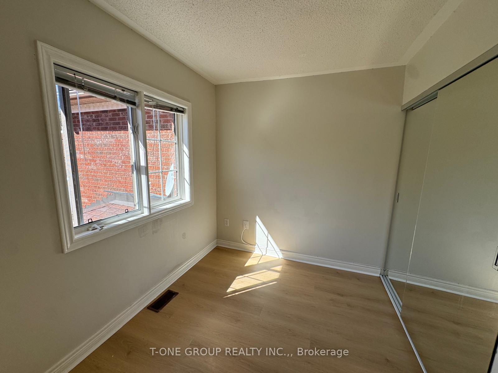 Photo 15 of 138 Denise Circle, Newmarket, Summerhill Estates — HOMEH