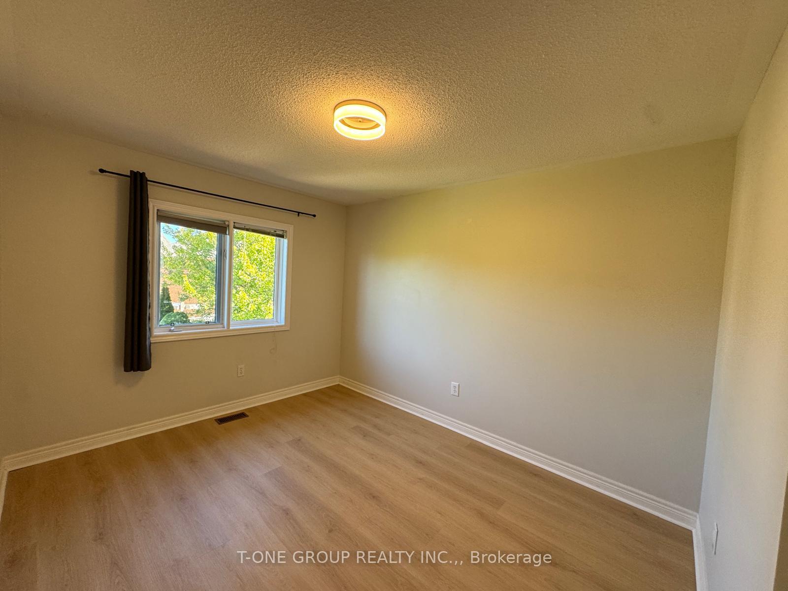 Photo 17 of 138 Denise Circle, Newmarket, Summerhill Estates — HOMEH