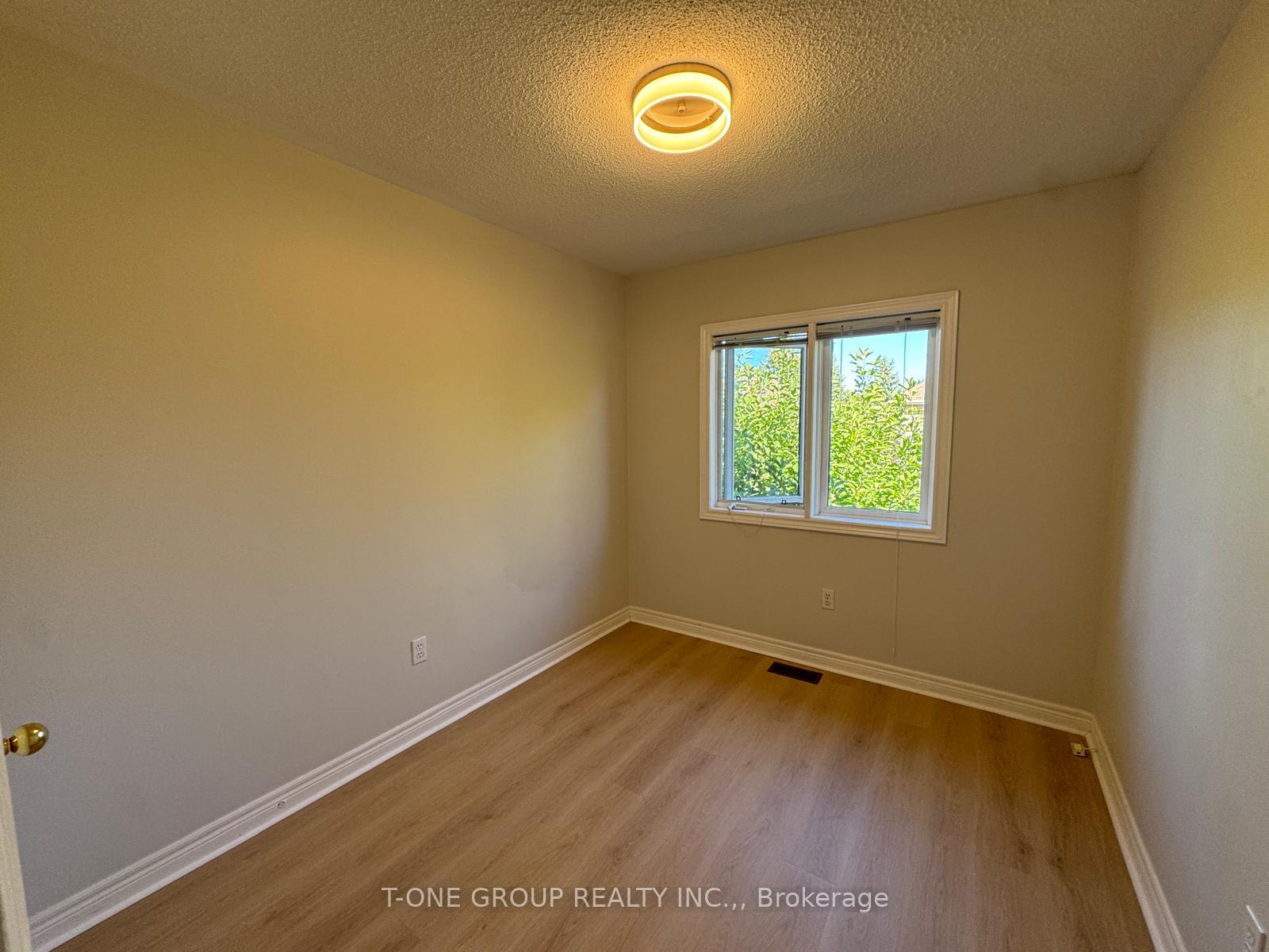Photo 18 of 138 Denise Circle, Newmarket, Summerhill Estates — HOMEH
