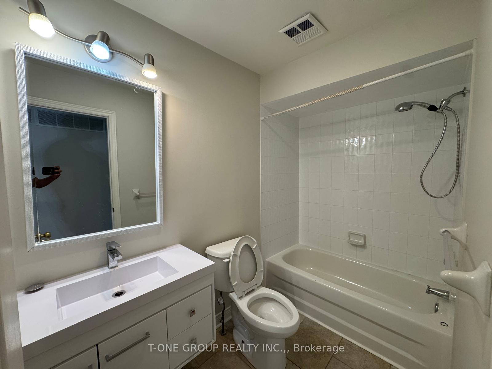 Photo 19 of 138 Denise Circle, Newmarket, Summerhill Estates — HOMEH
