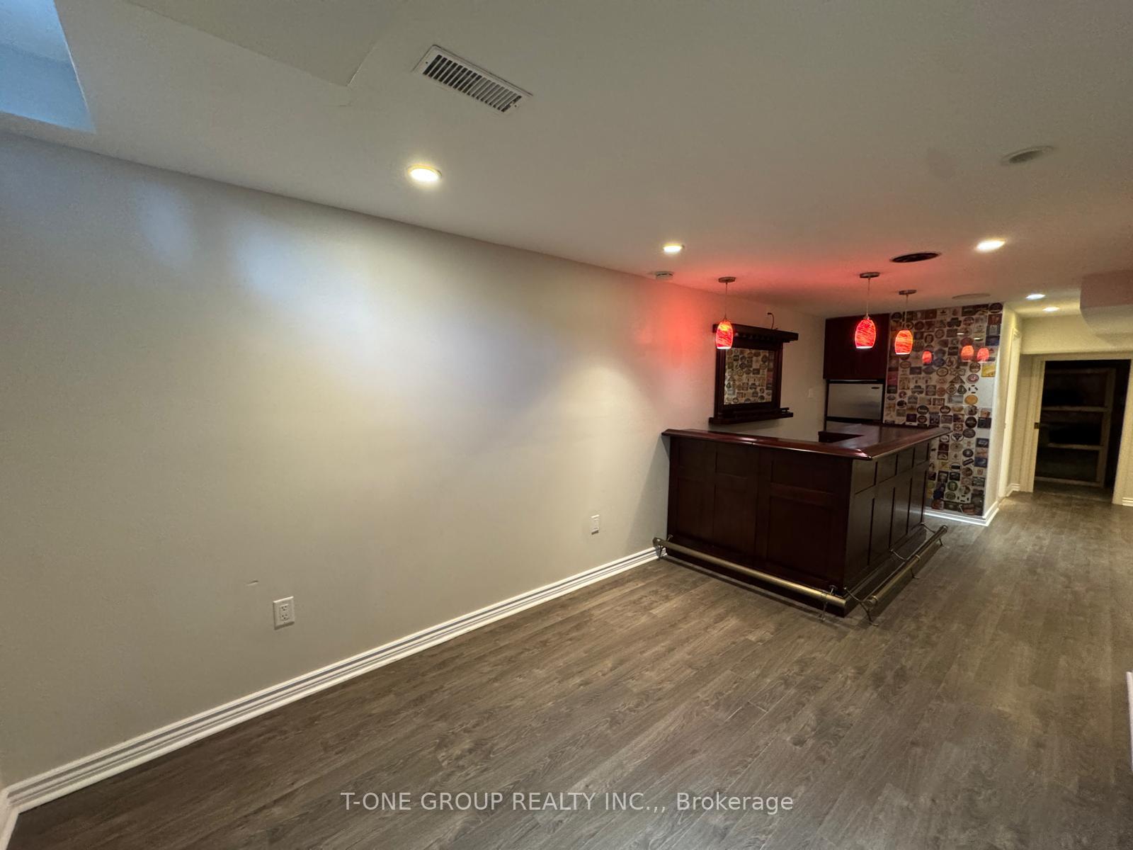 Photo 23 of 138 Denise Circle, Newmarket, Summerhill Estates — HOMEH