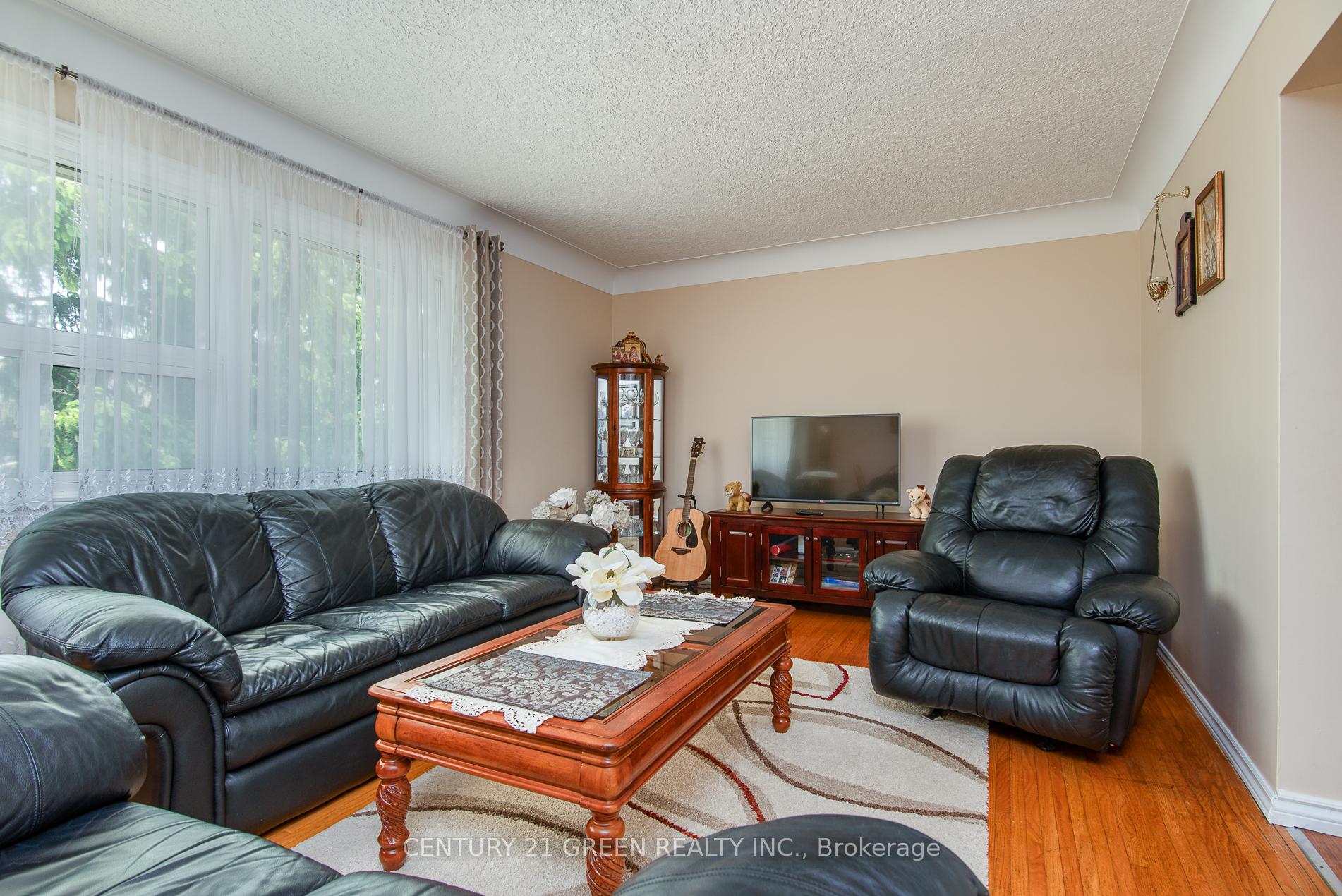Photo 12 of 129 River Road E, Kitchener, Heritage Park/Rosemount — HOMEH