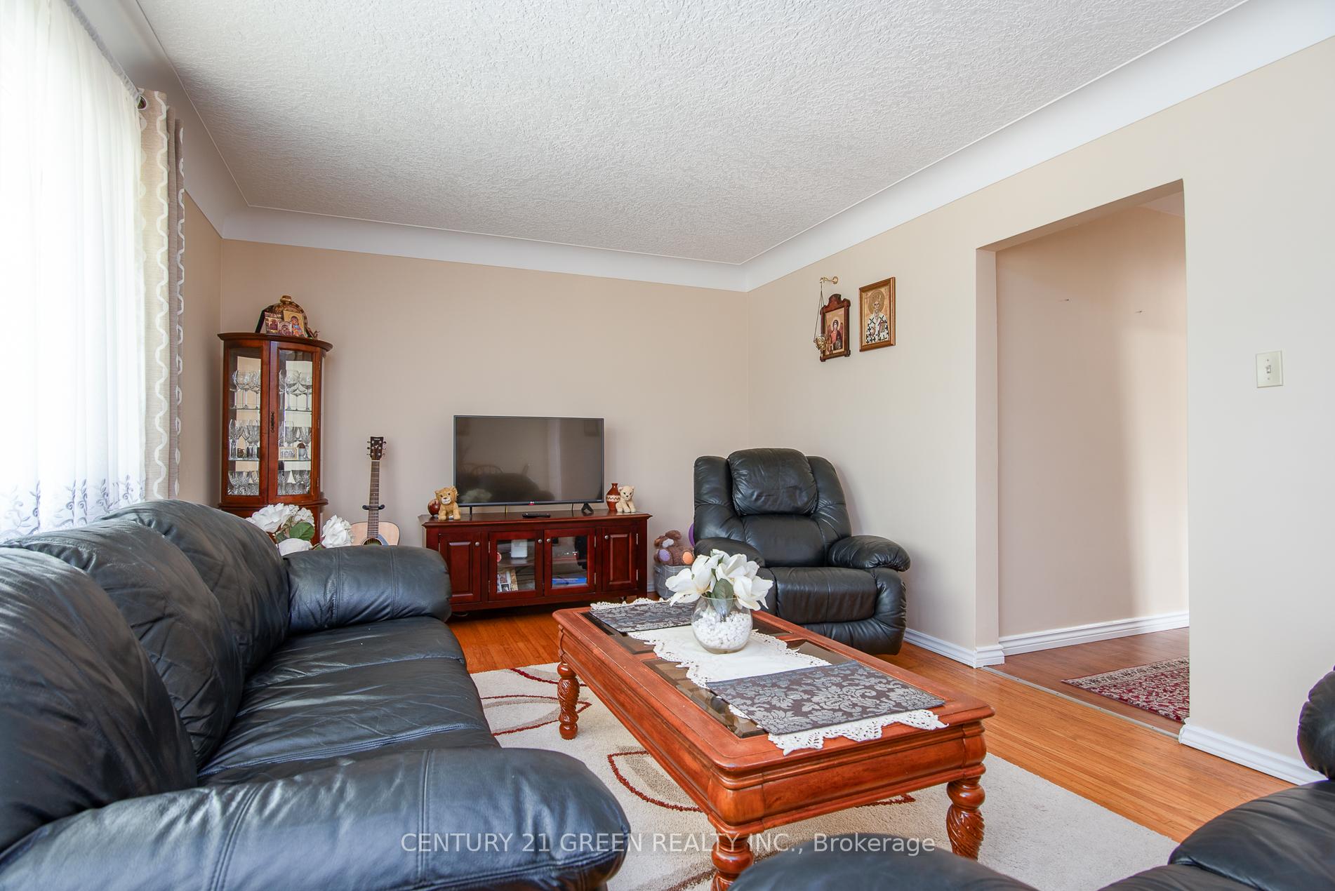 Photo 15 of 129 River Road E, Kitchener, Heritage Park/Rosemount — HOMEH