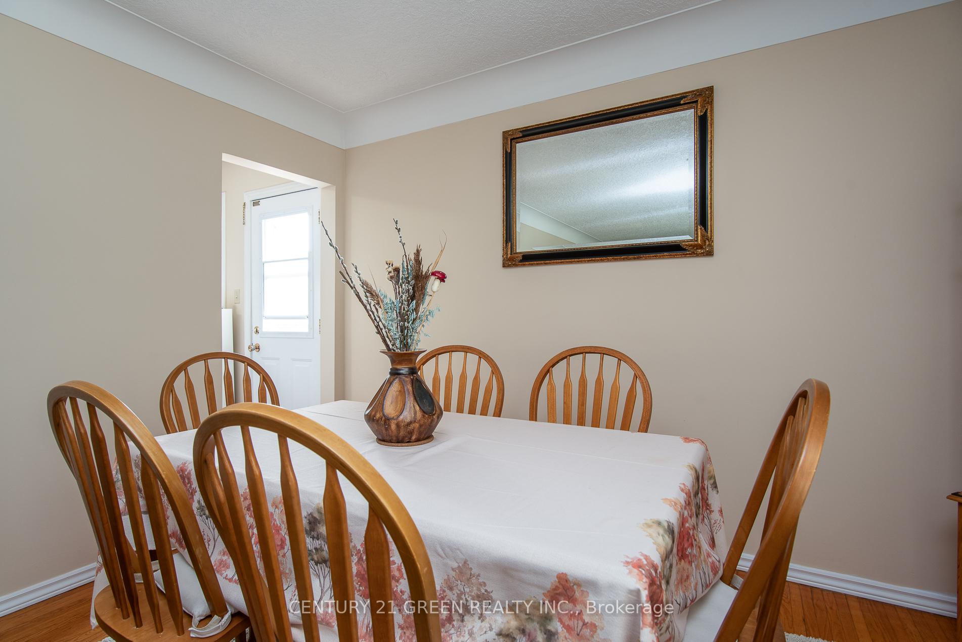 Photo 16 of 129 River Road E, Kitchener, Heritage Park/Rosemount — HOMEH