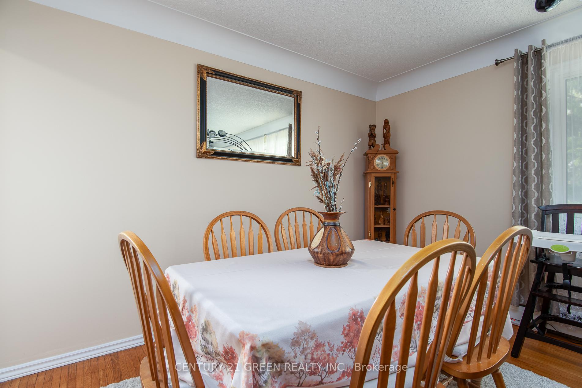 Photo 17 of 129 River Road E, Kitchener, Heritage Park/Rosemount — HOMEH