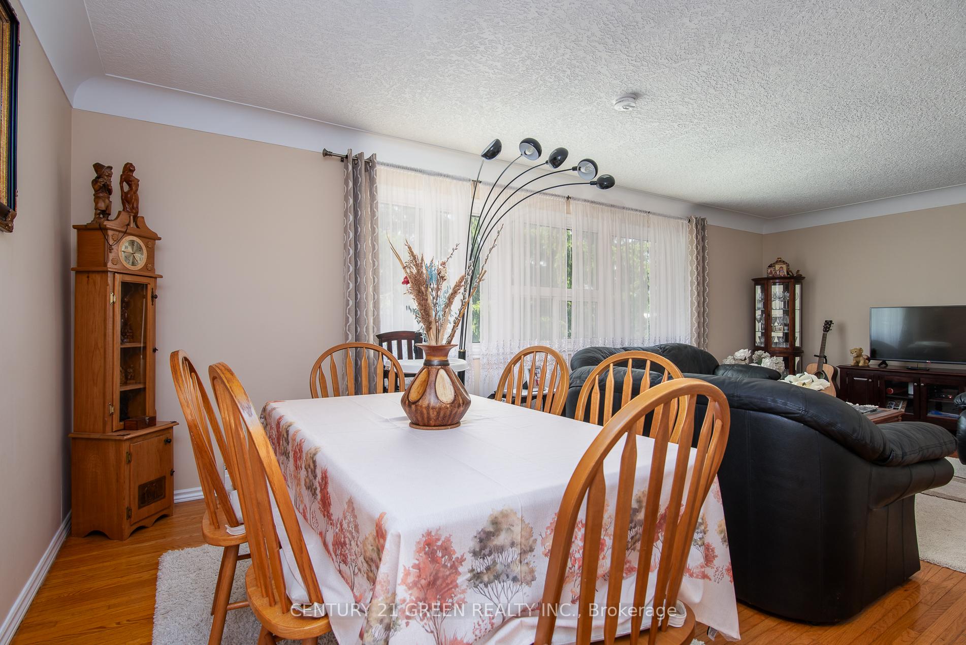 Photo 18 of 129 River Road E, Kitchener, Heritage Park/Rosemount — HOMEH