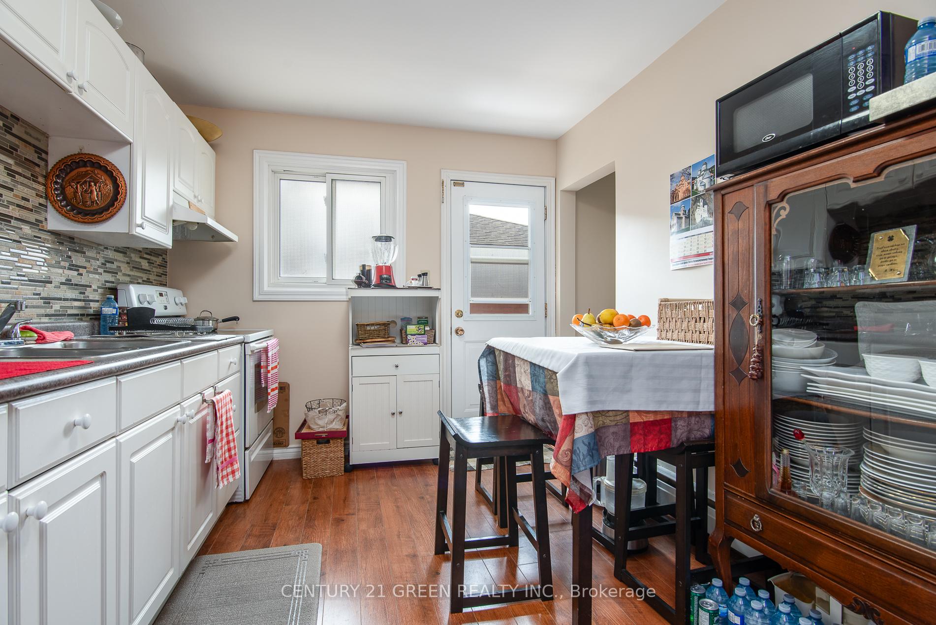 Photo 19 of 129 River Road E, Kitchener, Heritage Park/Rosemount — HOMEH