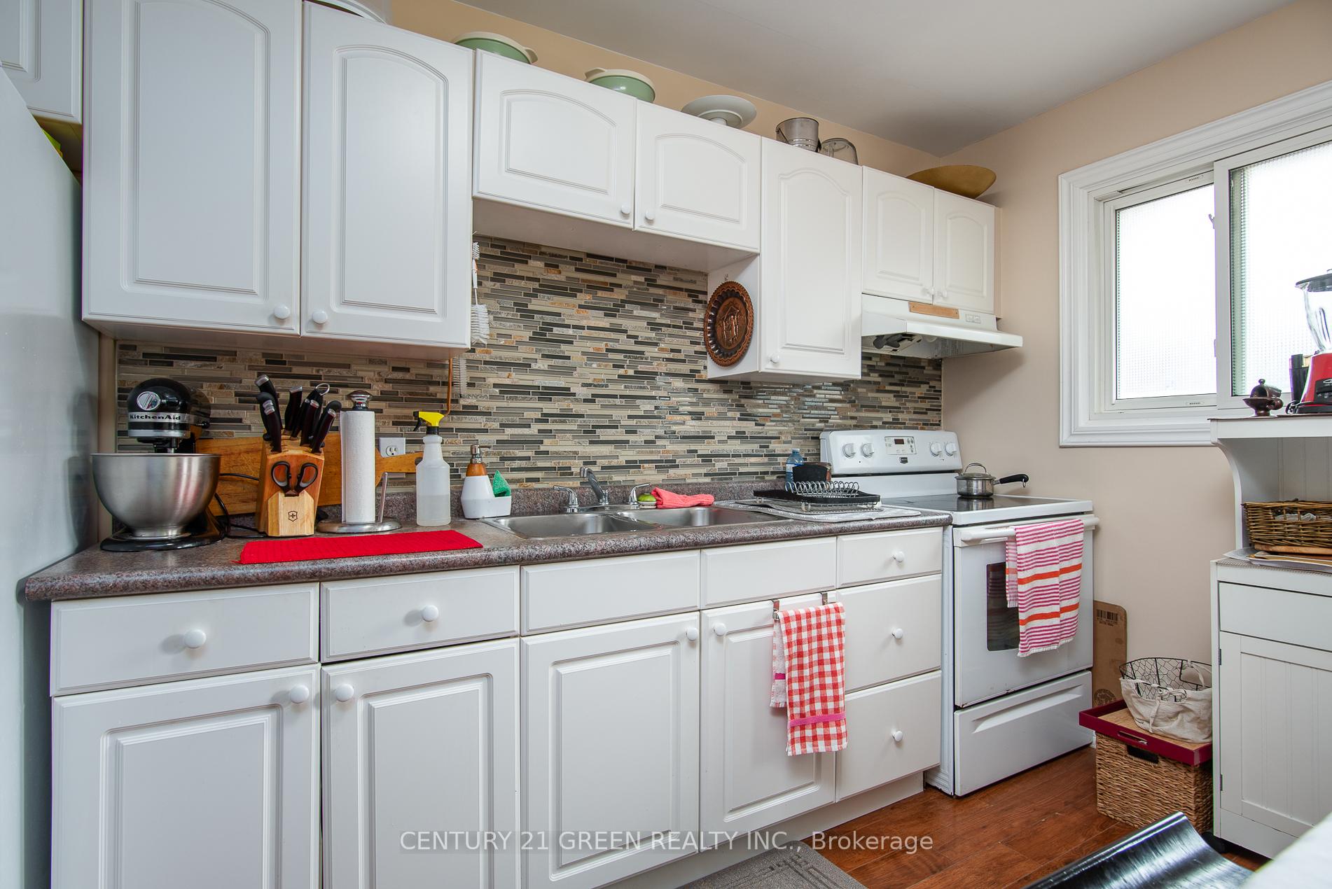 Photo 20 of 129 River Road E, Kitchener, Heritage Park/Rosemount — HOMEH