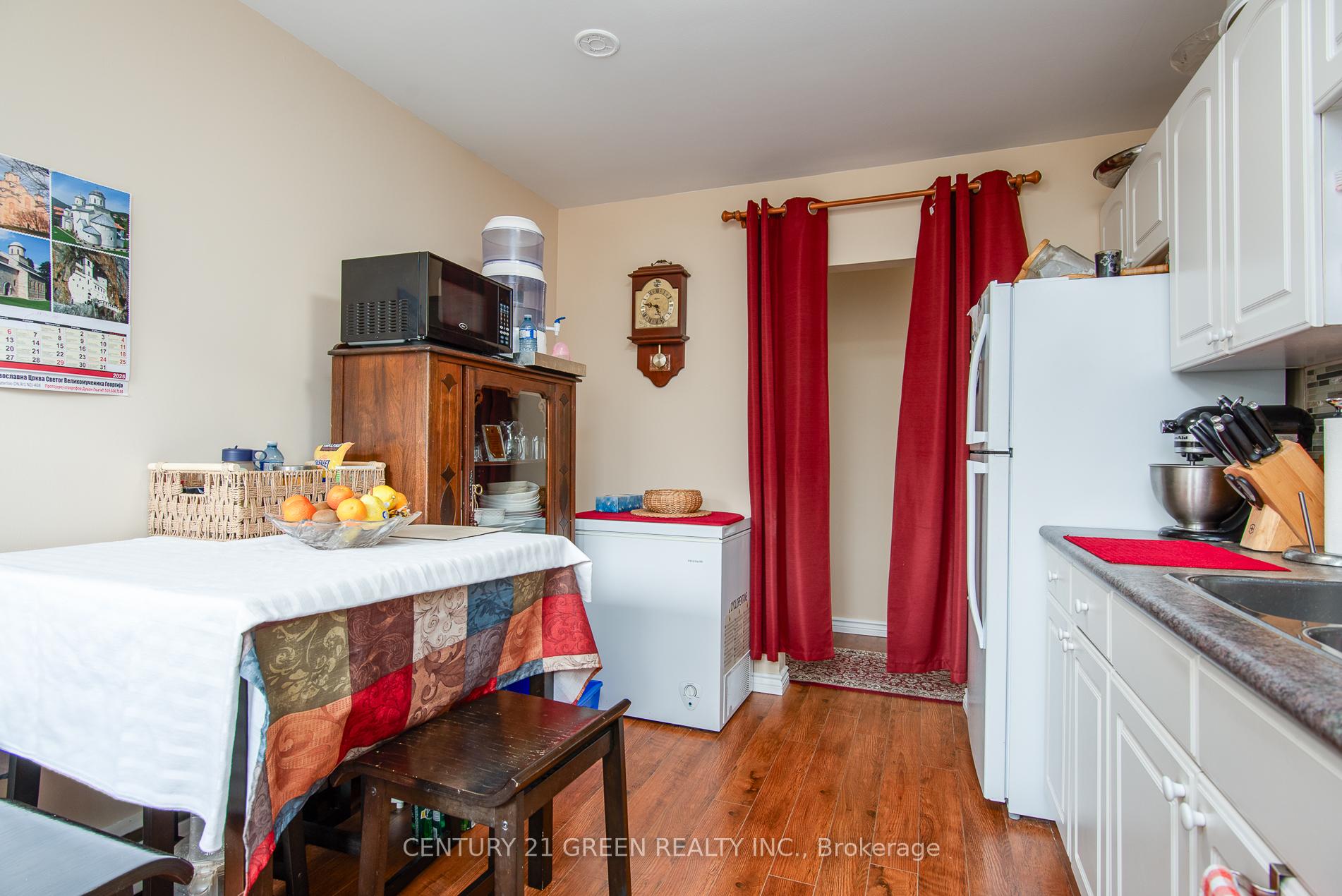 Photo 22 of 129 River Road E, Kitchener, Heritage Park/Rosemount — HOMEH