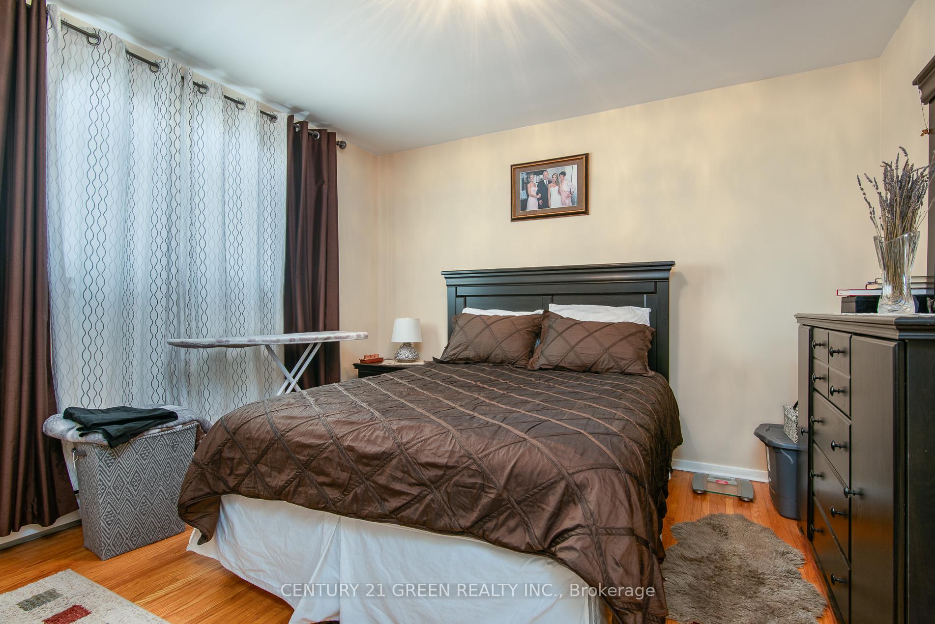 Photo 28 of 129 River Road E, Kitchener, Heritage Park/Rosemount — HOMEH