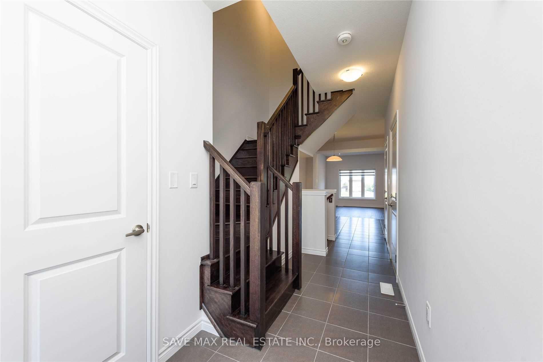 Photo 5 of 4873 Connor Drive, Lincoln, Beamsville — HOMEH
