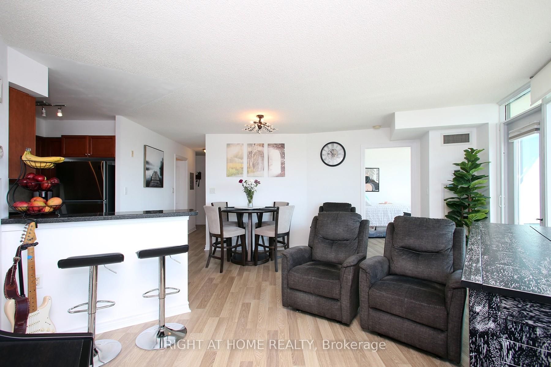 Photo 4 of Unit 505, 3830 Bathurst Street, North York, Clanton Park — HOMEH
