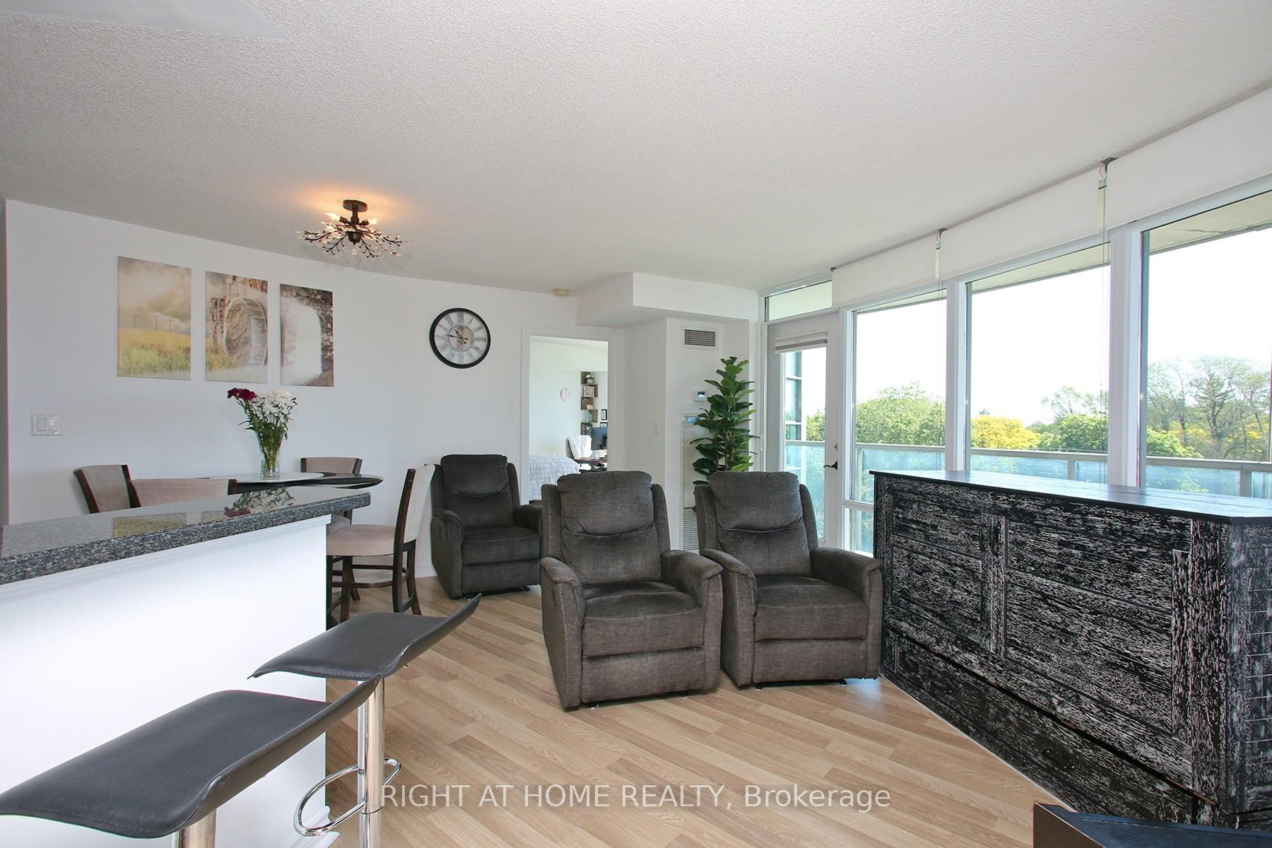 Photo 6 of Unit 505, 3830 Bathurst Street, North York, Clanton Park — HOMEH