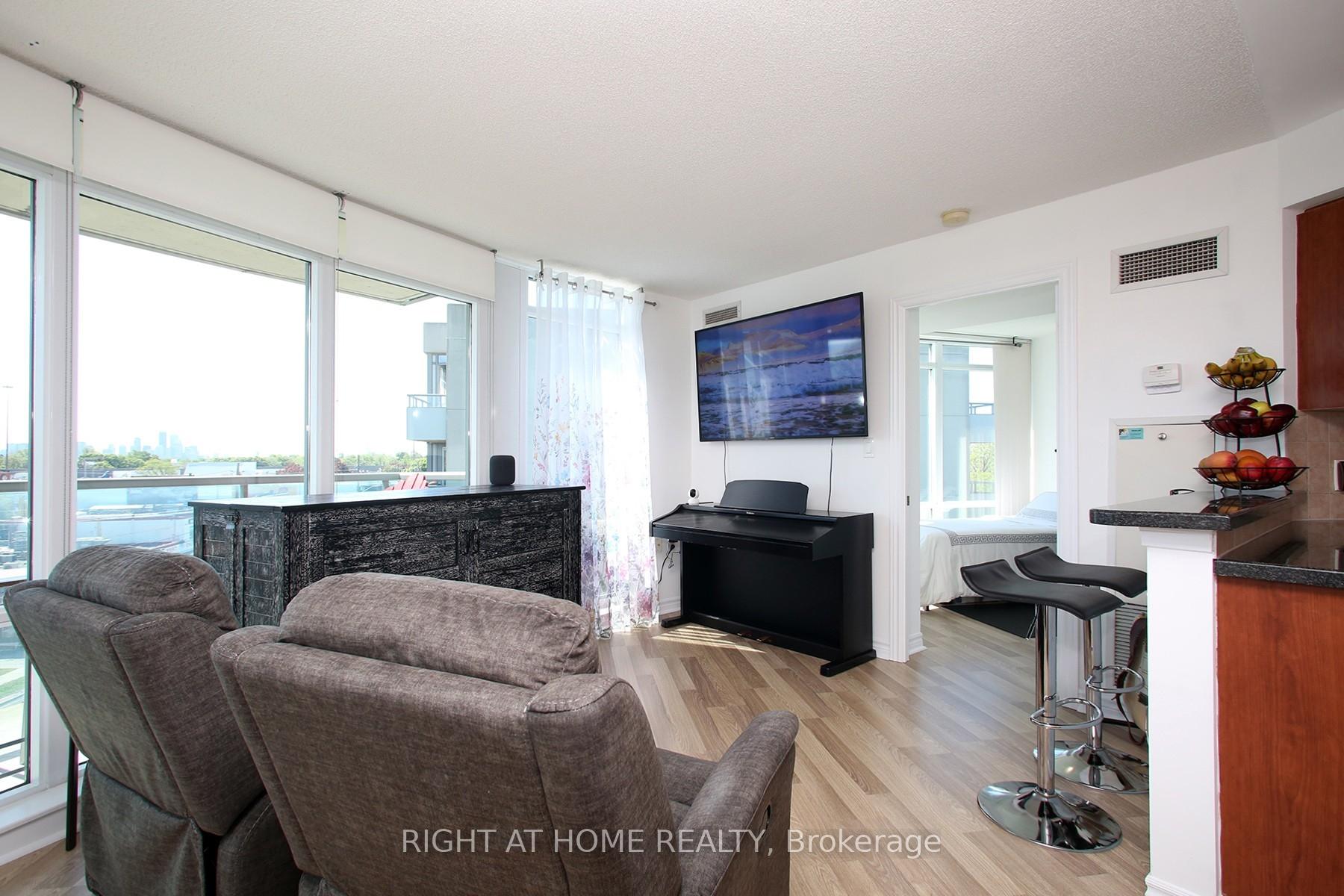 Photo 11 of Unit 505, 3830 Bathurst Street, North York, Clanton Park — HOMEH