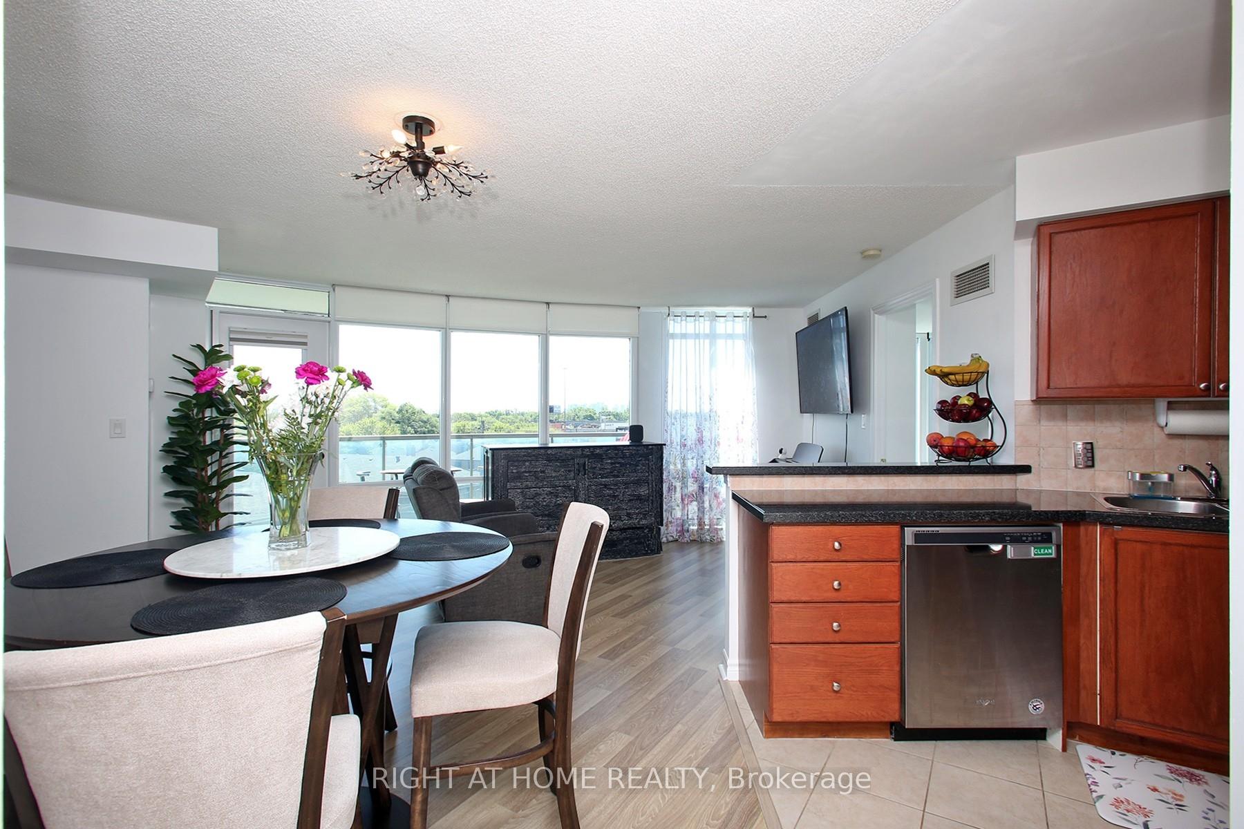 Photo 14 of Unit 505, 3830 Bathurst Street, North York, Clanton Park — HOMEH