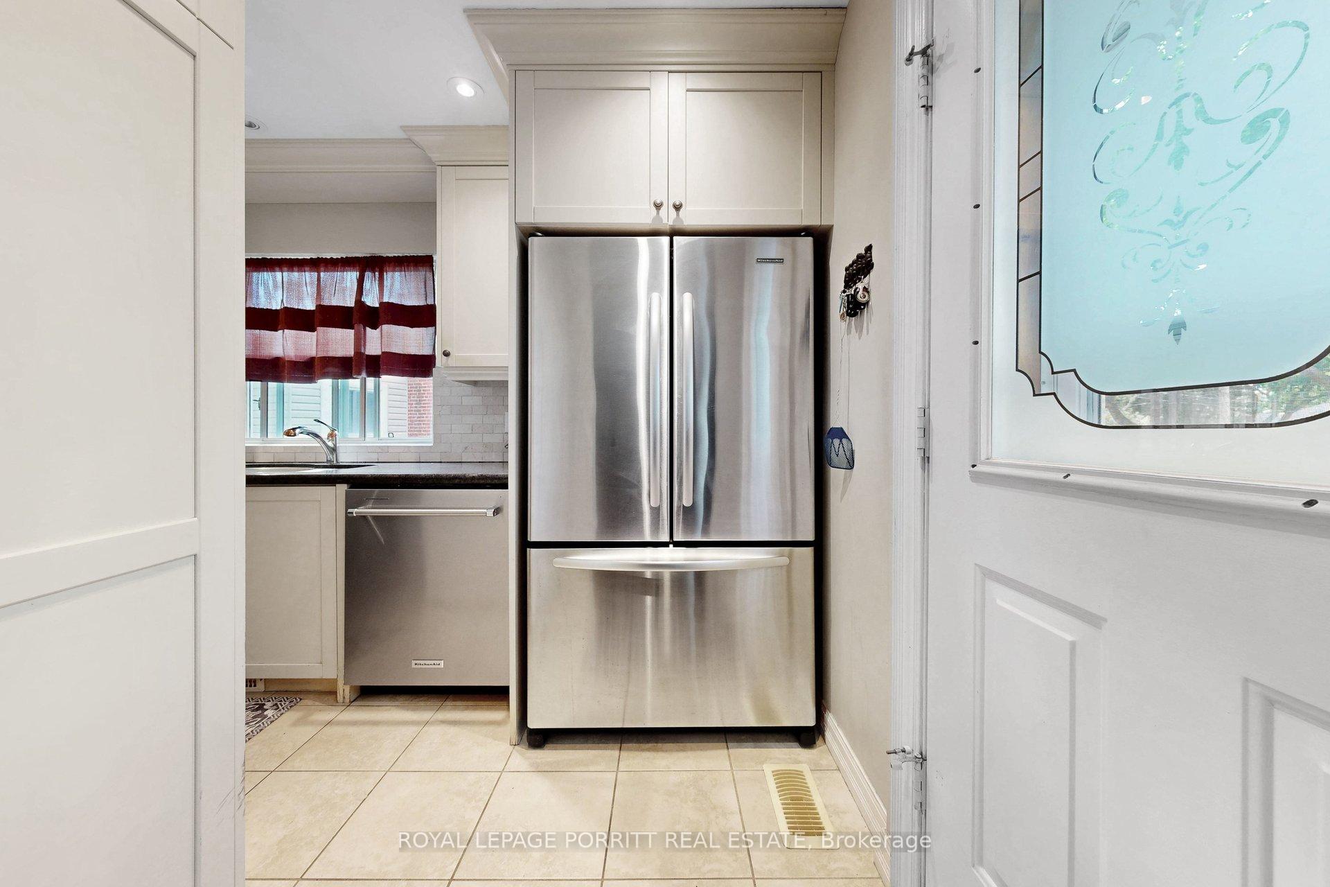 Photo 3 of 14 Heslop Drive, Etobicoke, Alderwood — HOMEH