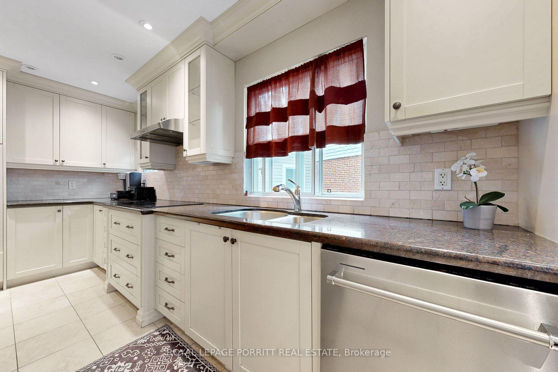 Photo 4 of 14 Heslop Drive, Etobicoke, Alderwood — HOMEH