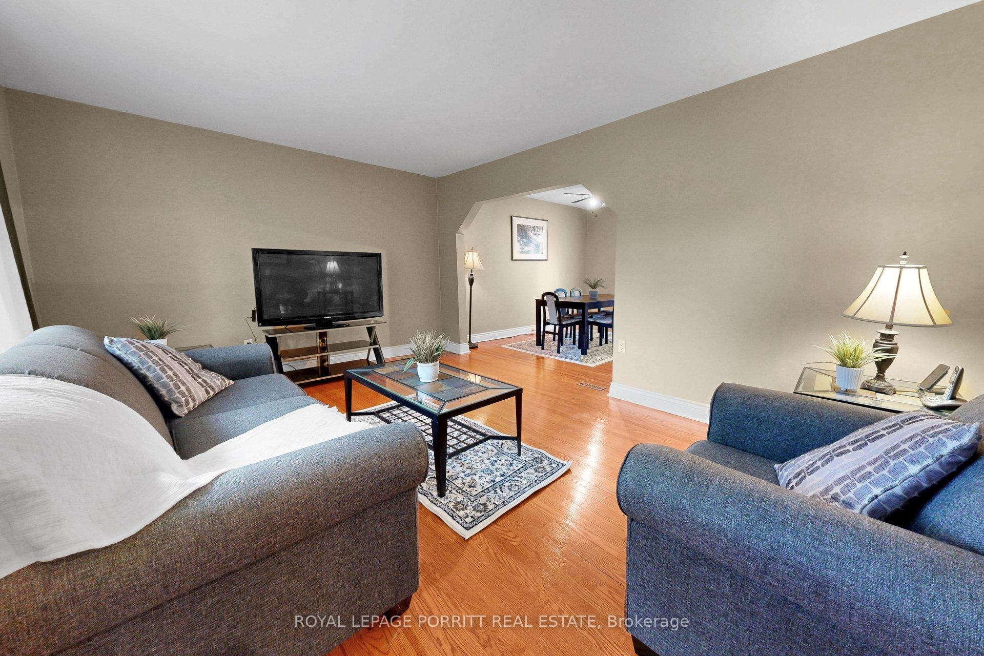 Photo 9 of 14 Heslop Drive, Etobicoke, Alderwood — HOMEH
