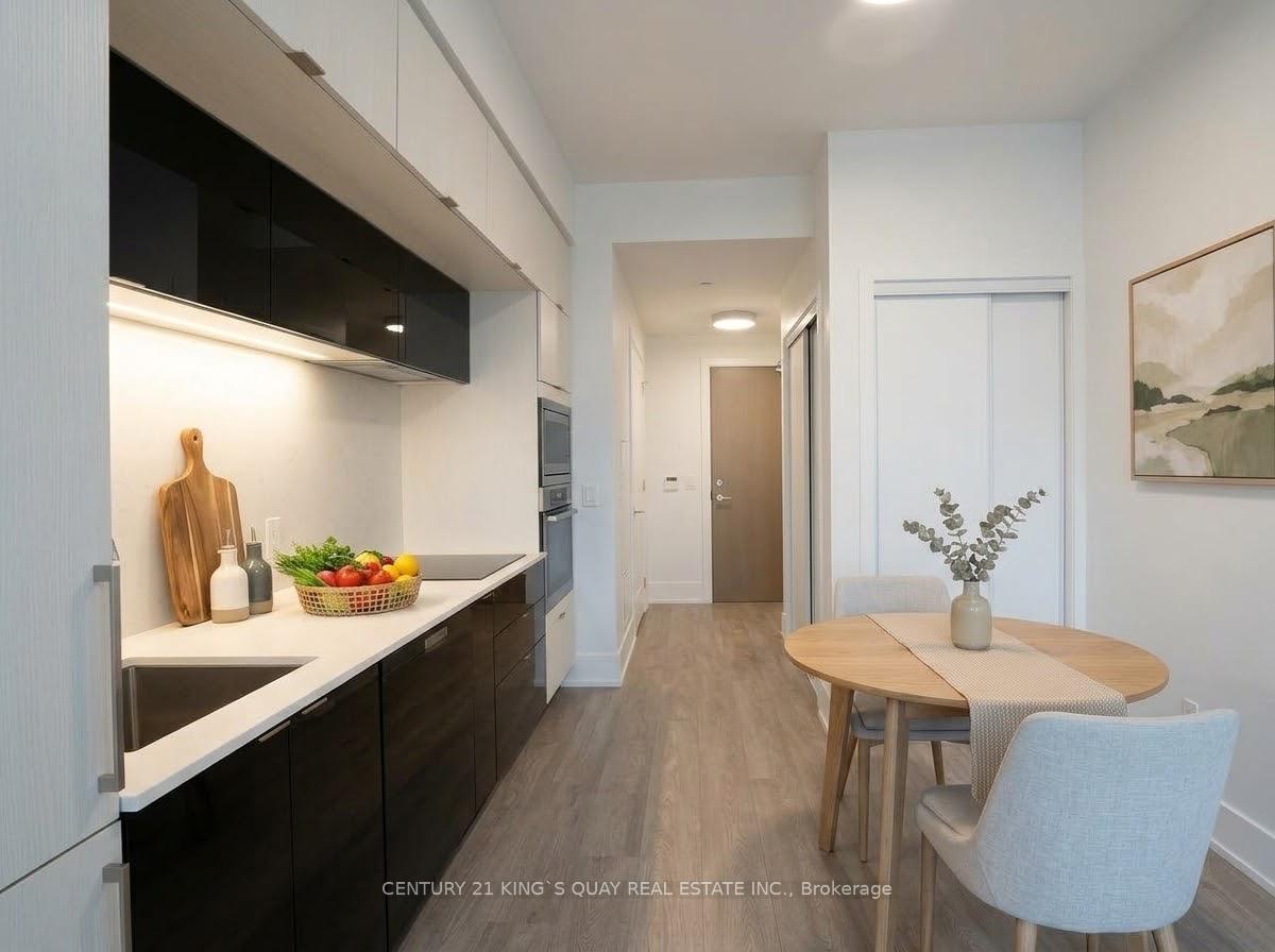 Photo 3 of Unit 820, 1 Edgewater Drive, Toronto, Waterfront Communities — HOMEH