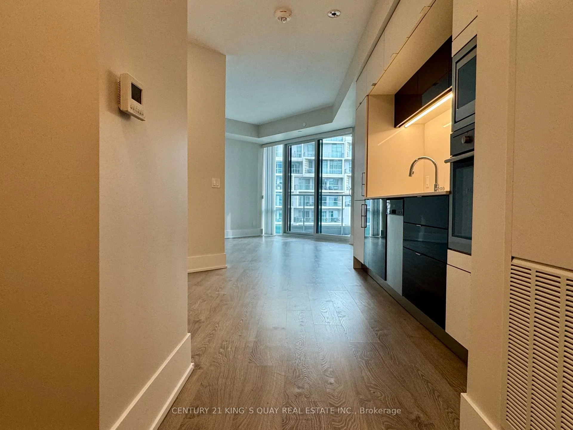 Photo 19 of Unit 820, 1 Edgewater Drive, Toronto, Waterfront Communities — HOMEH