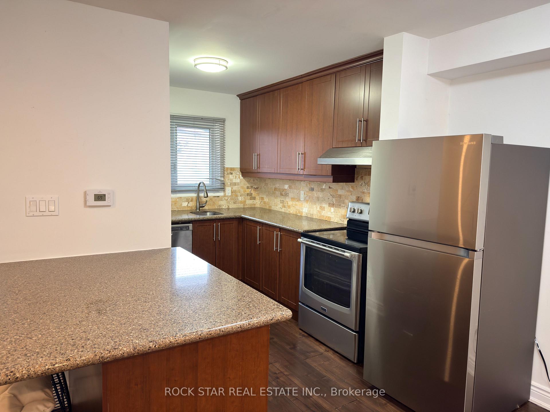 Photo 6 of Unit Upper, 15 Hardcastle Court, Brampton, Central Park — HOMEH
