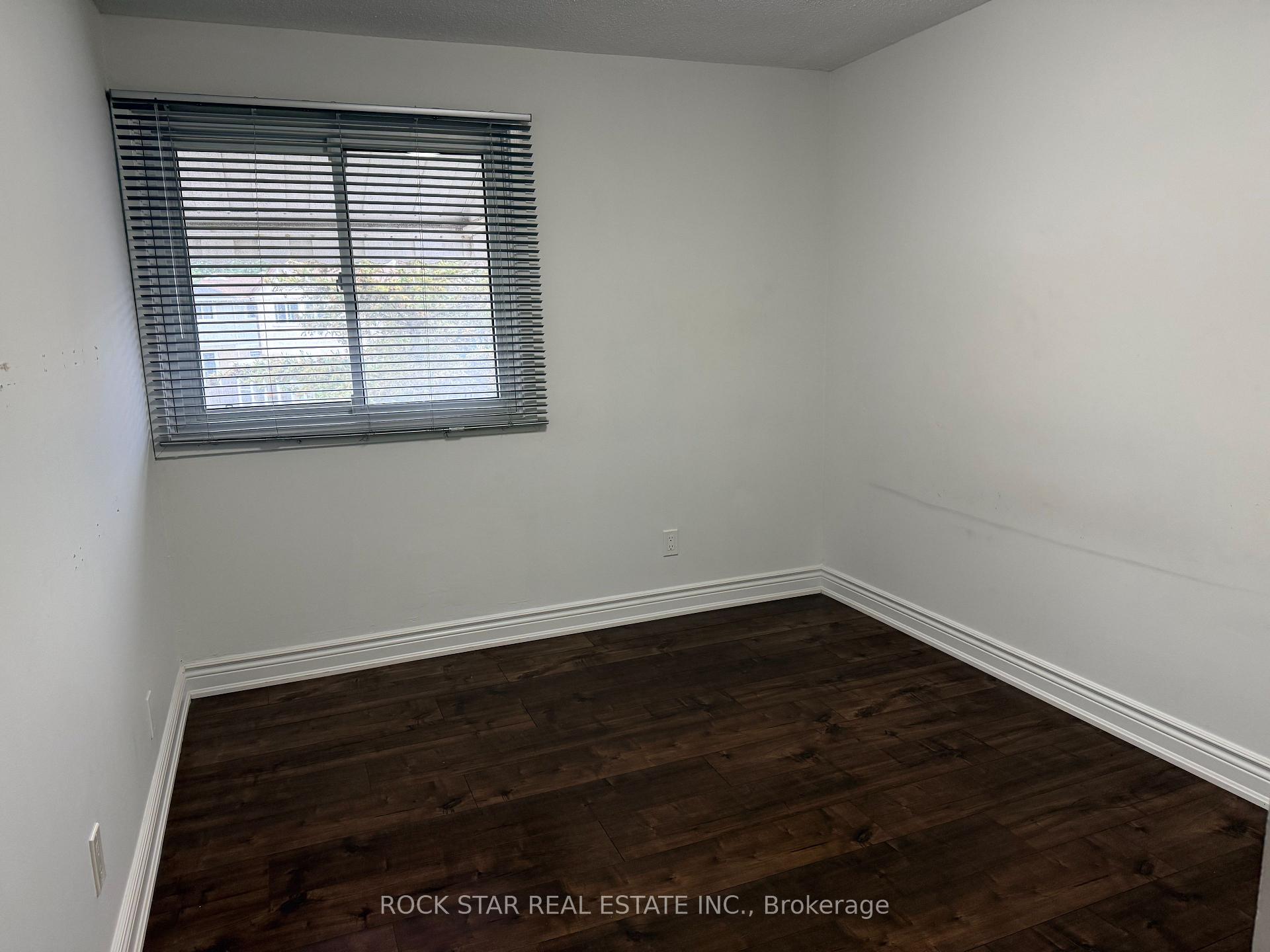 Photo 9 of Unit Upper, 15 Hardcastle Court, Brampton, Central Park — HOMEH