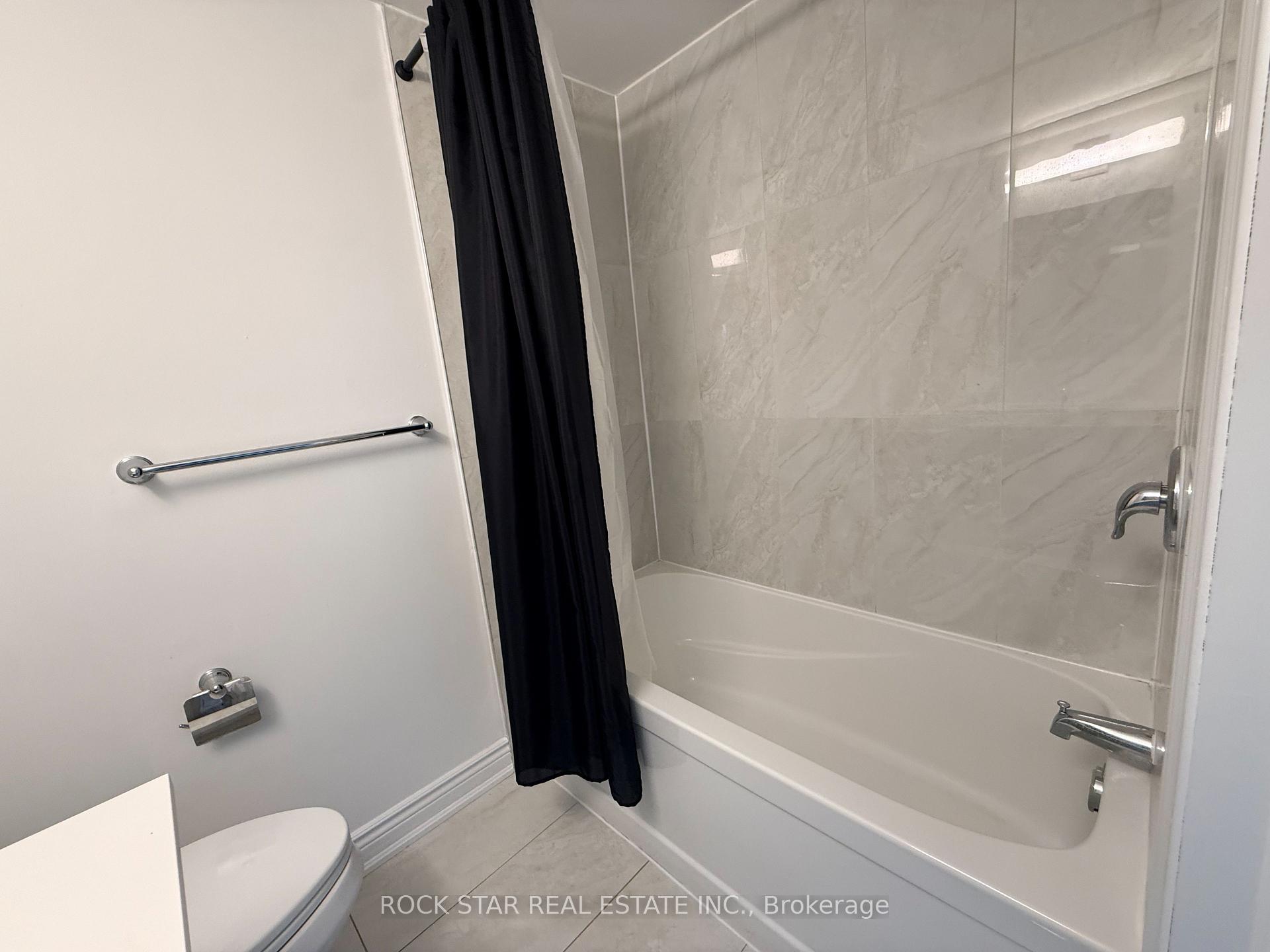 Photo 10 of Unit Upper, 15 Hardcastle Court, Brampton, Central Park — HOMEH