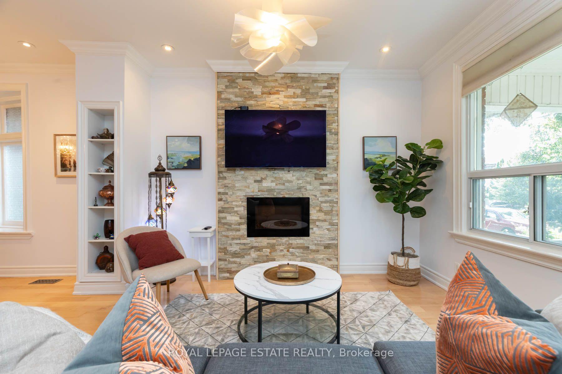 Photo 4 of 48 Bloomfield Avenue, Toronto, South Riverdale — HOMEH