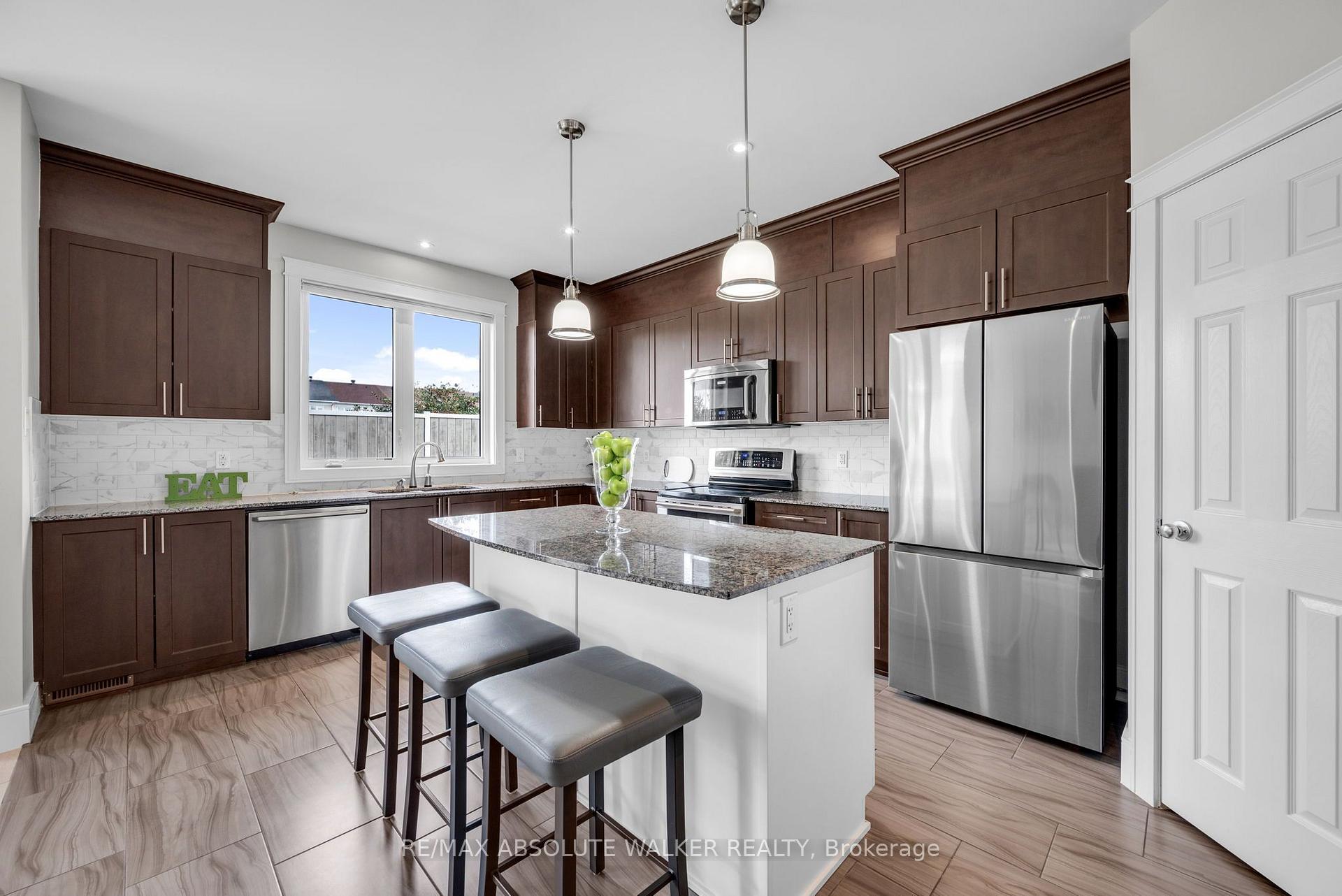 Photo 3 of 355 Nestleton Street, Ottawa, Avalon East — HOMEH