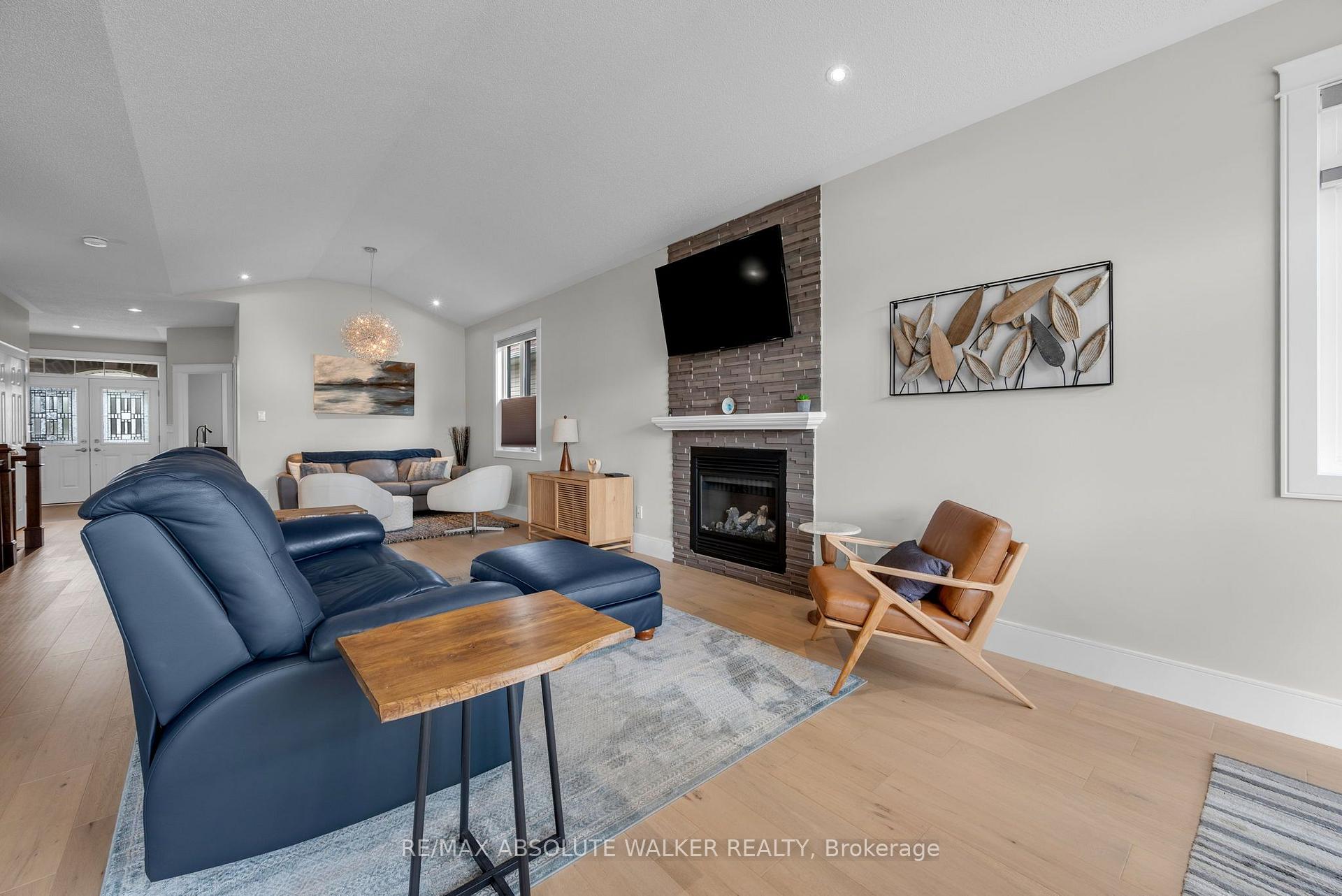 Photo 4 of 355 Nestleton Street, Ottawa, Avalon East — HOMEH