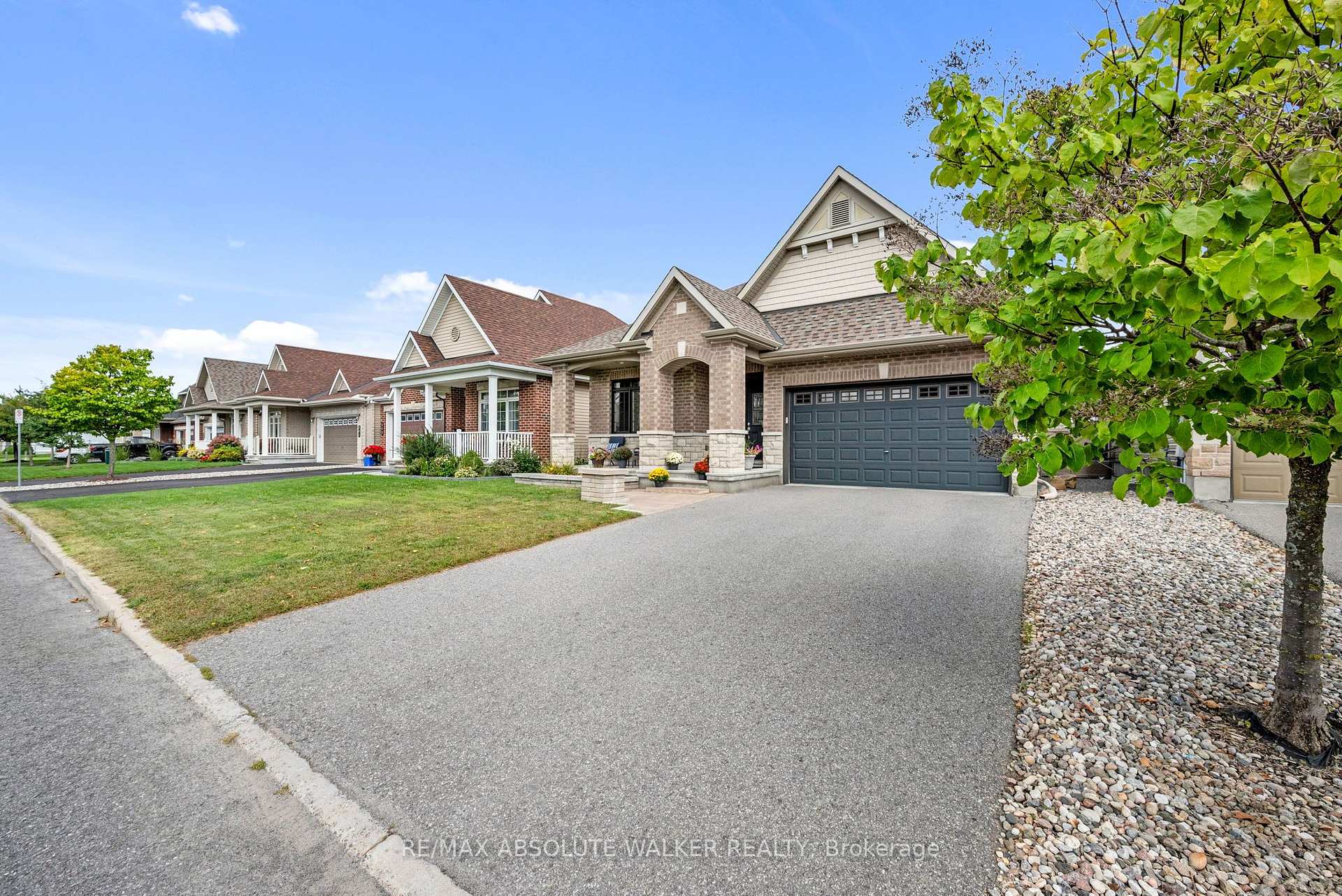 Photo 10 of 355 Nestleton Street, Ottawa, Avalon East — HOMEH